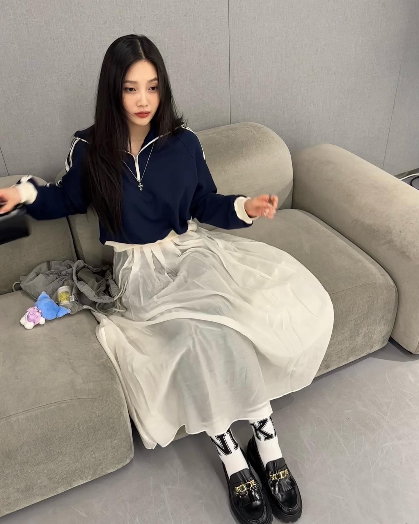 가을 날씨에도 포기 할 수 없어😮
미니로도 롱으로도 채울 수 없는 미디스커트의 매력💓 이미지6