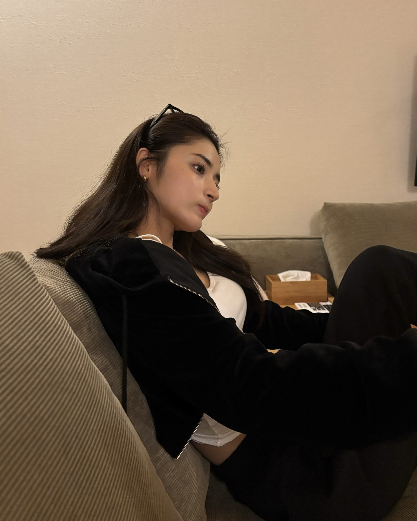 원마일웨어🧚🏻 후드집업으로 완성
활용도 갑 후드집업으로, 편안함과 센스까지 놓치지 않기🖤🎶 이미지2