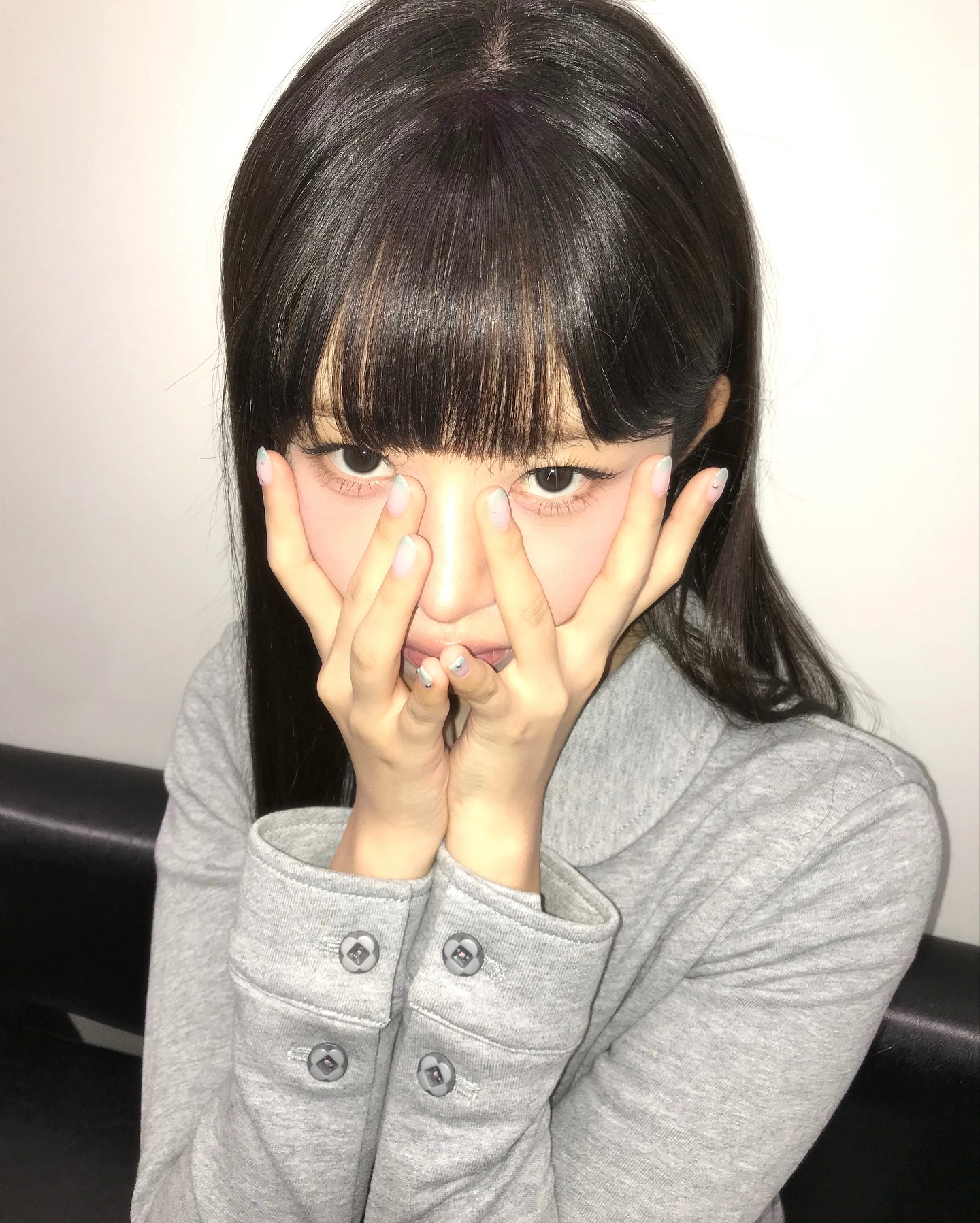 풀뱅 앞머리 여자들이 왜이리 예뻐😳
분위기부터 달라지는 풀뱅 앞머리 어때?💫💓 이미지6