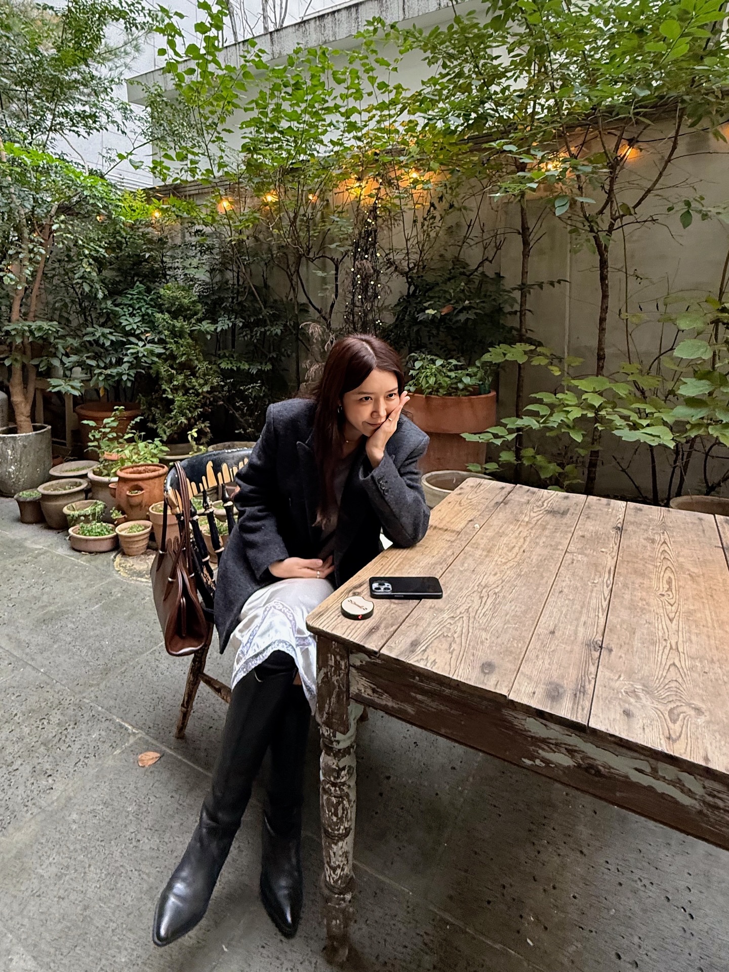 가을 날씨에도 포기 할 수 없어😮
미니로도 롱으로도 채울 수 없는 미디스커트의 매력💓 이미지3