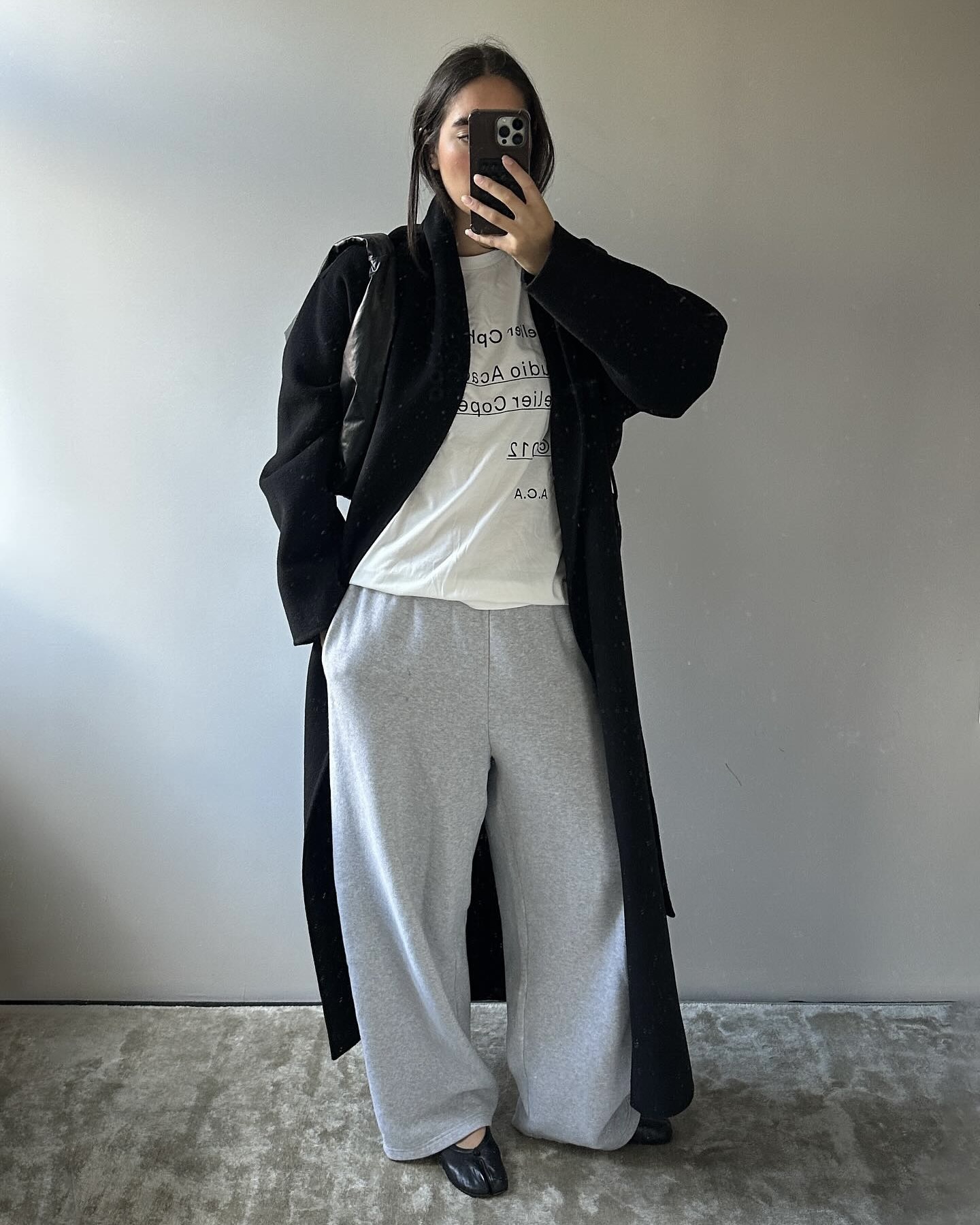 가을에 자연스레 손이 가는 타비🍂
클래식하면서 세련된 실루엣의 타비슈즈로 감각적인 룩 완성✨🖤 이미지4