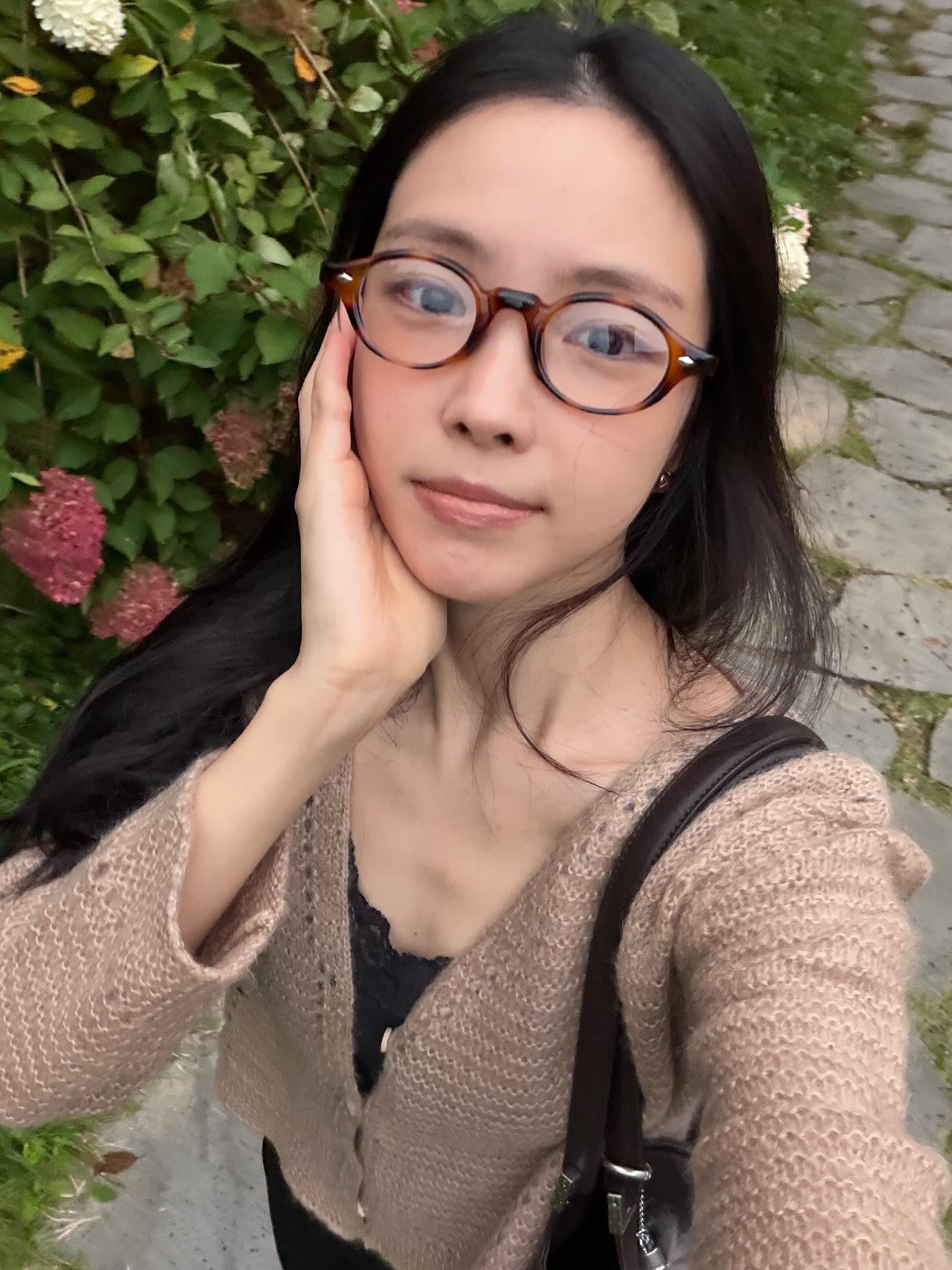 요즘엔 레오파드 오벌형 안경이야✨
레오파드 부담스러웠다면, 안경으로 가볍게 시작해 보자🐆🤎 이미지1