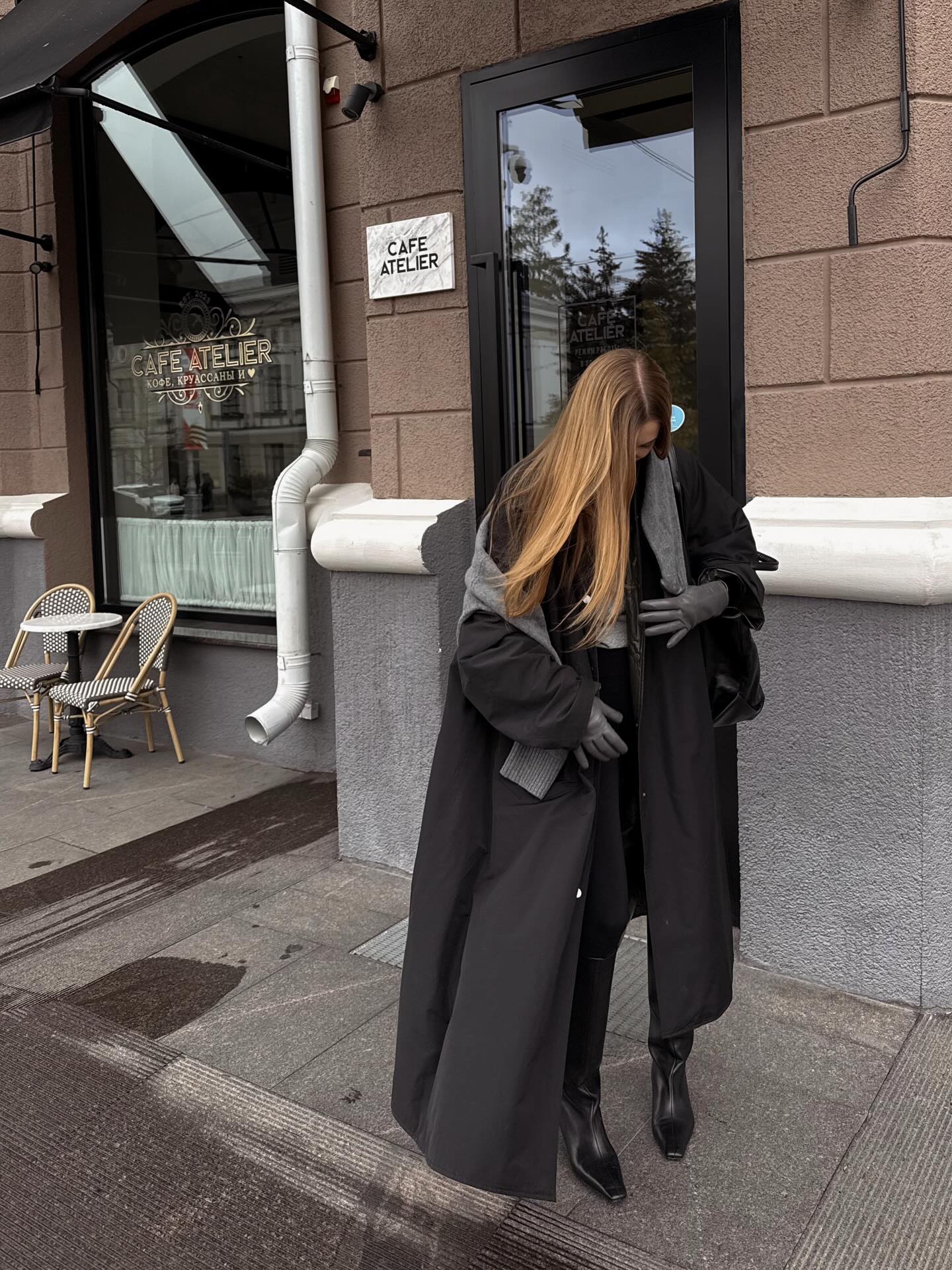 목도리 없을 땐 니트를 둘러보자🧣
숄이나 목도리처럼 툭 걸쳐🧶💡포근함은 물론 룩에 센스 더하자 이미지5