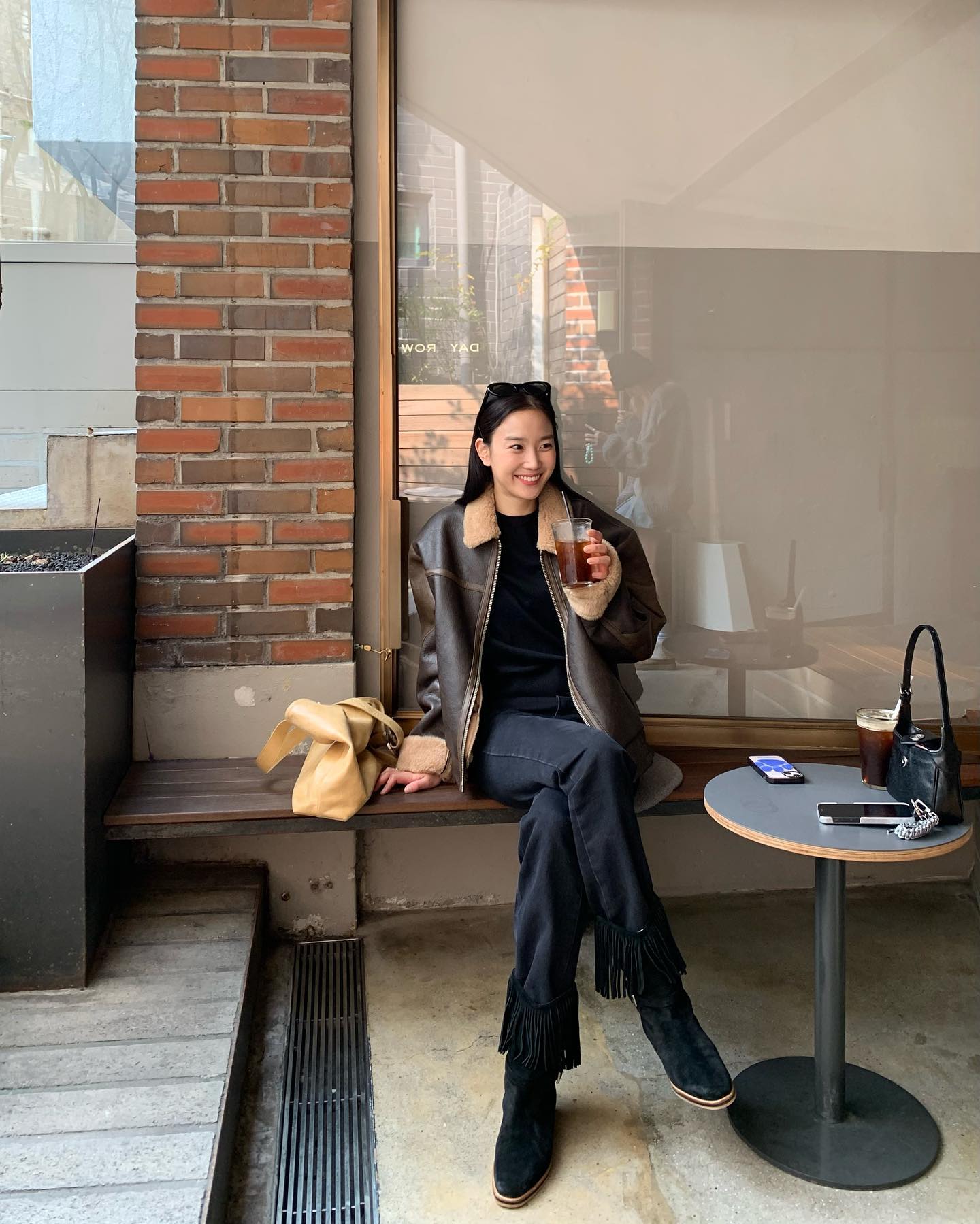 코트는 춥고, 패딩은 싫다면👀
패딩만큼 따뜻하면서 스타일은 확실히 챙긴 무스탕 꺼내보자🖤🤎 이미지5