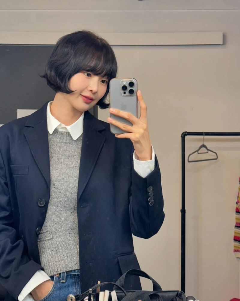 평생 써먹는 셔츠와 니트 레이어링🧚🏻
클래식한데 트렌디해, 이게 진짜 기본 조합✨🔍다시 겹쳐 입자 이미지1