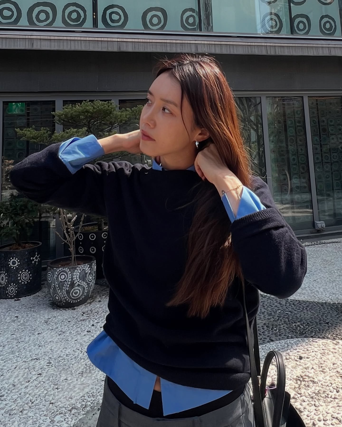 평생 써먹는 셔츠와 니트 레이어링🧚🏻
클래식한데 트렌디해, 이게 진짜 기본 조합✨🔍다시 겹쳐 입자 이미지5