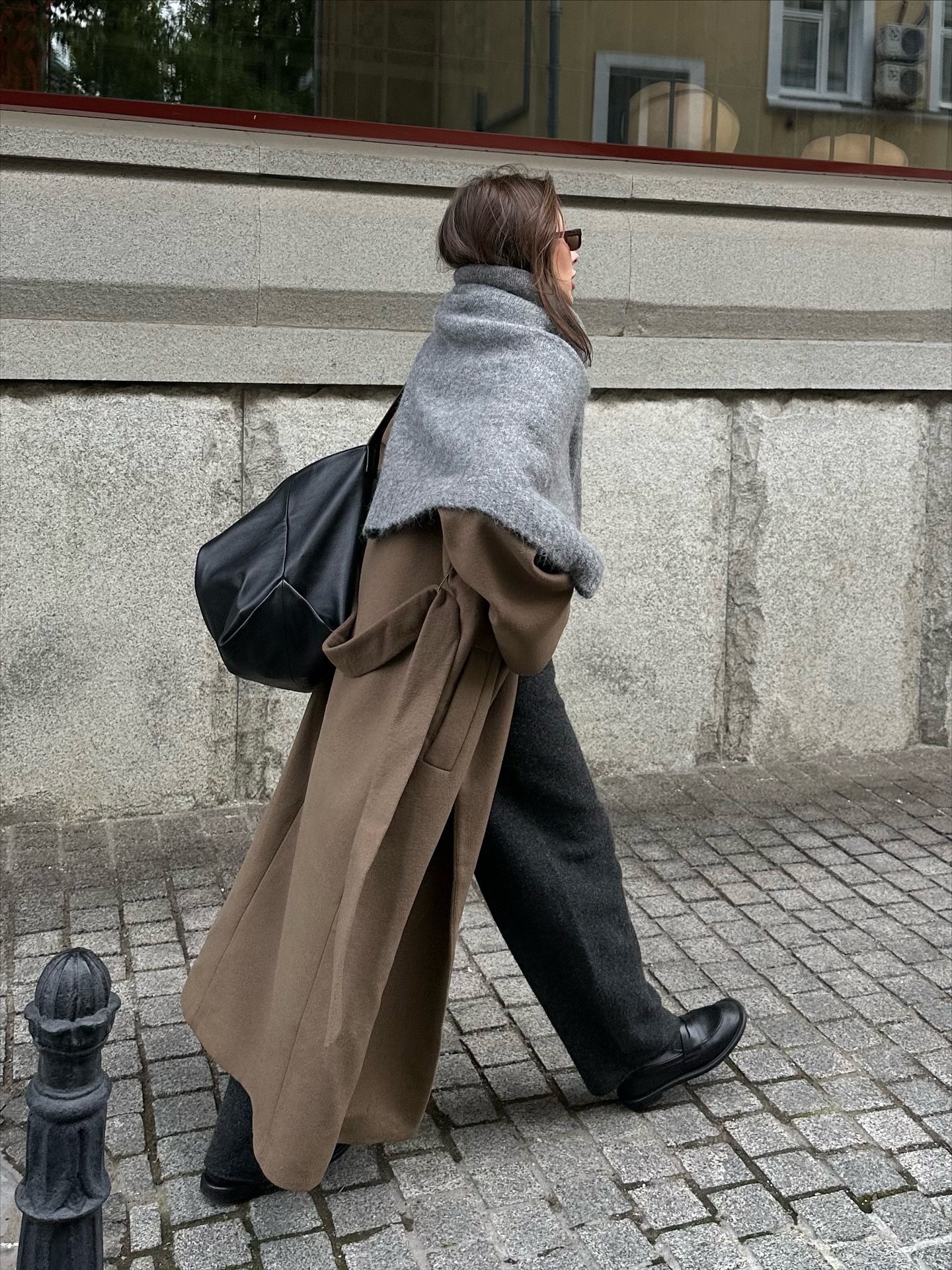 목도리 없을 땐 니트를 둘러보자🧣
숄이나 목도리처럼 툭 걸쳐🧶💡포근함은 물론 룩에 센스 더하자 이미지2