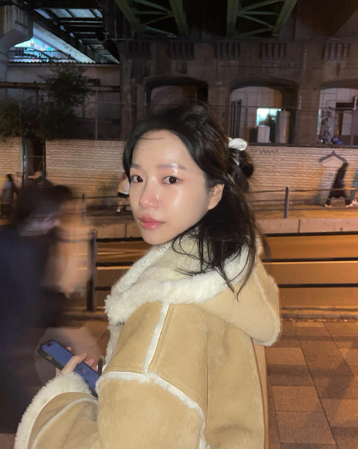 코트는 춥고, 패딩은 싫다면👀
패딩만큼 따뜻하면서 스타일은 확실히 챙긴 무스탕 꺼내보자🖤🤎 이미지6