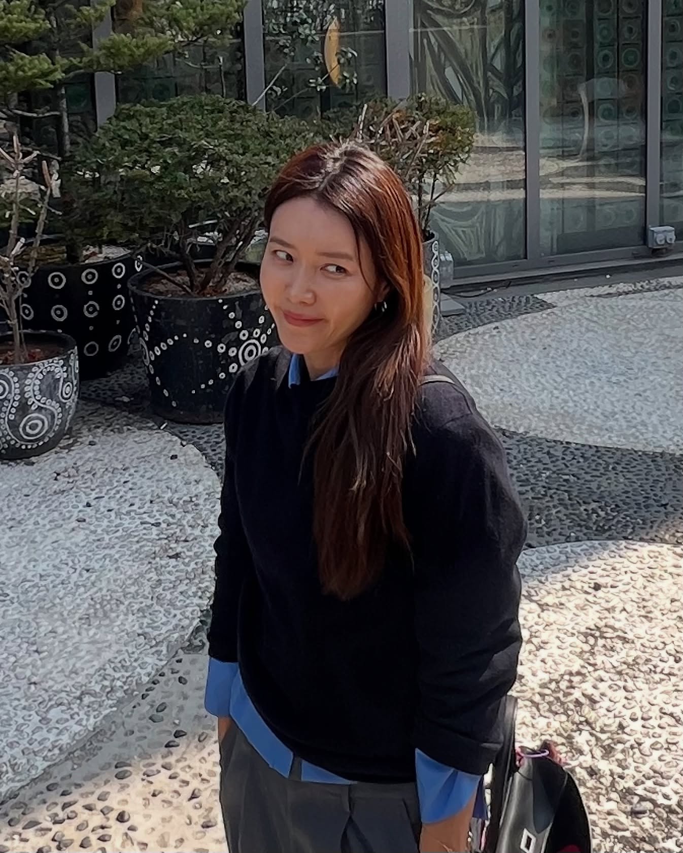 평생 써먹는 셔츠와 니트 레이어링🧚🏻
클래식한데 트렌디해, 이게 진짜 기본 조합✨🔍다시 겹쳐 입자 이미지6