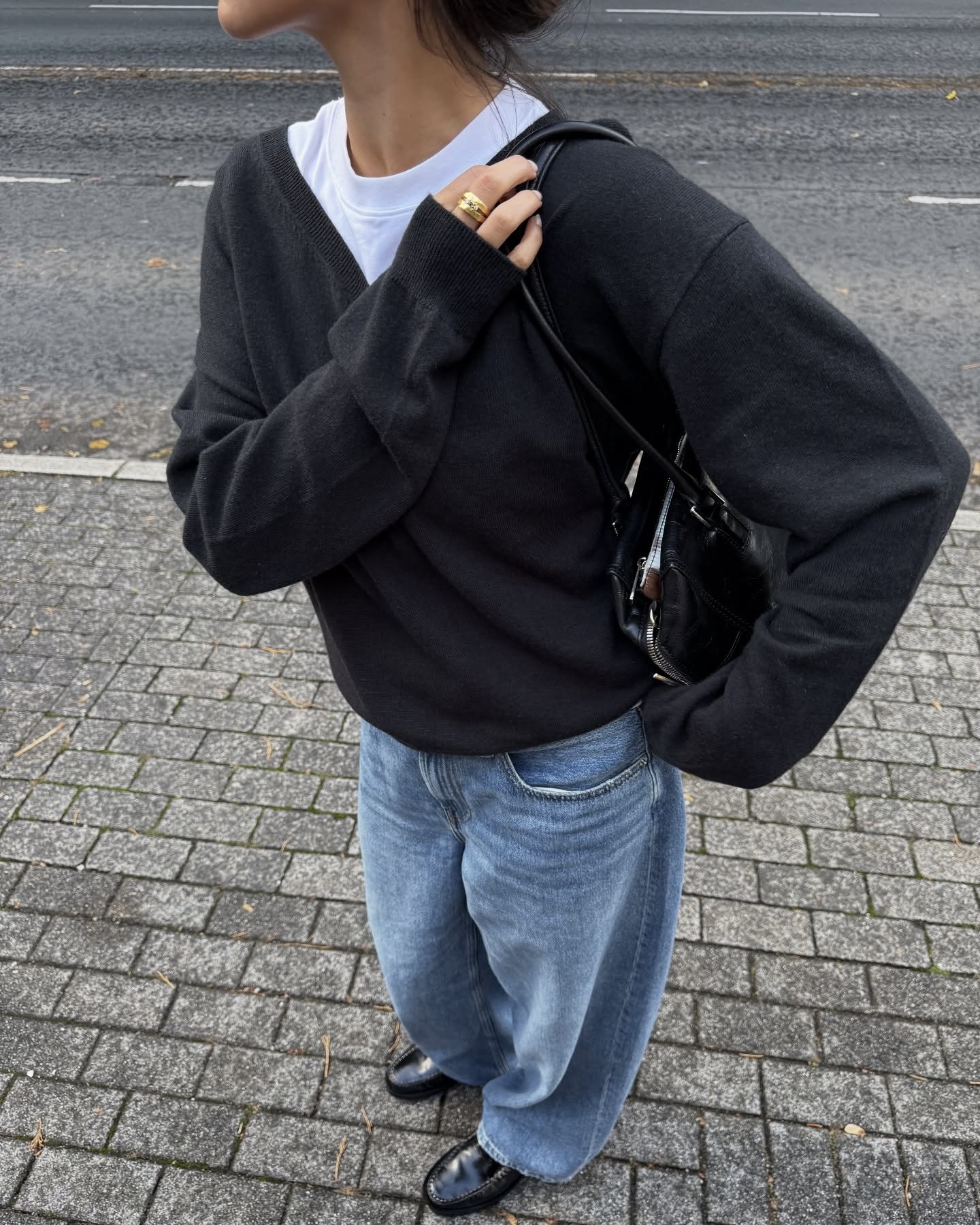 니트에 청바지 코디는 국룰이죠💙
오늘은 포근한 니트와 데일리 청바지로 실패 없는 룩 완성👖🧵 이미지4