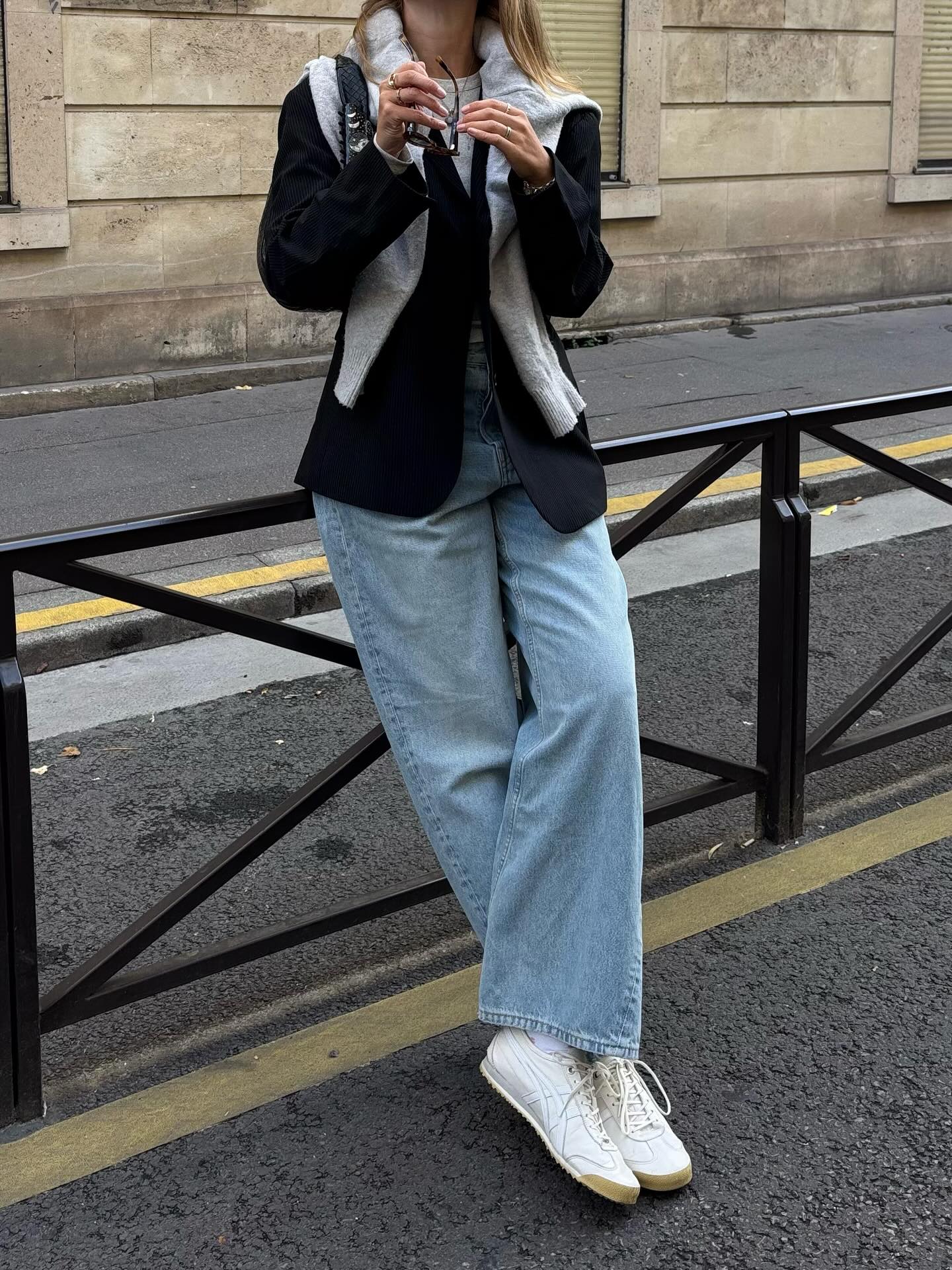 목도리 없을 땐 니트를 둘러보자🧣
숄이나 목도리처럼 툭 걸쳐🧶💡포근함은 물론 룩에 센스 더하자 이미지6