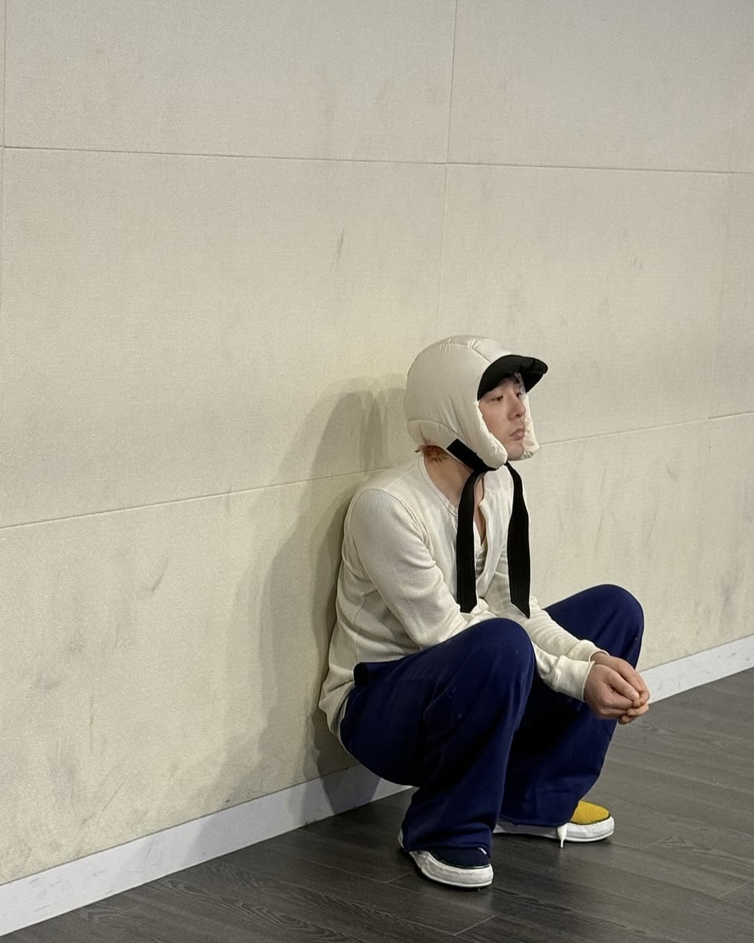 흰 헨리넥은 슬림해야 제맛🔨 이미지7