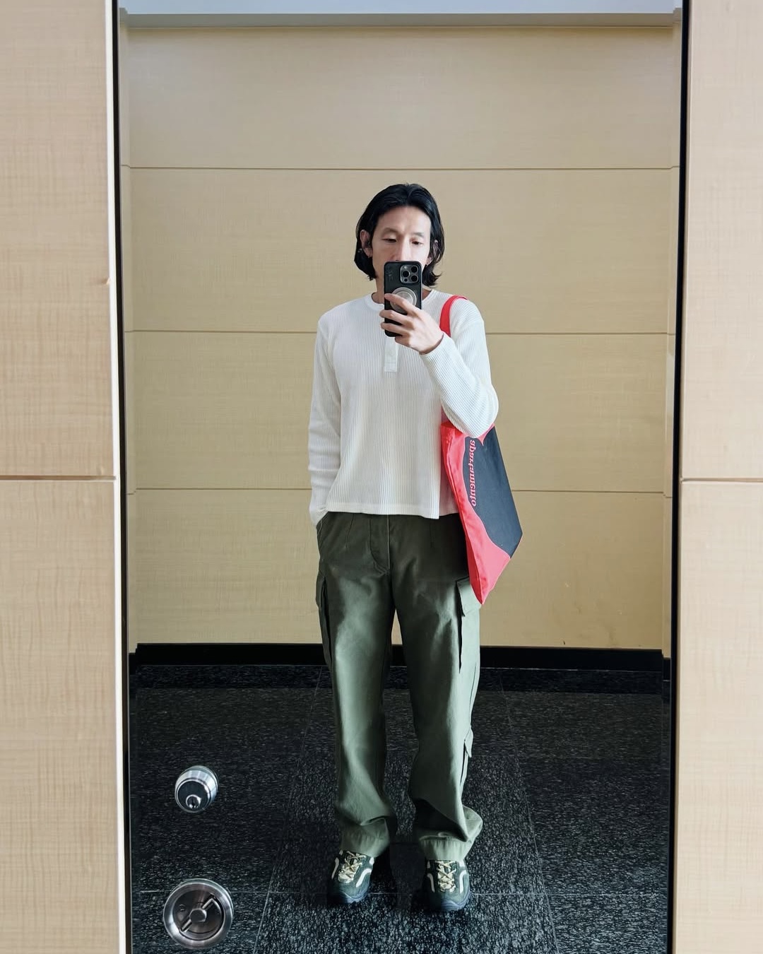 흰 헨리넥은 슬림해야 제맛🔨 이미지5