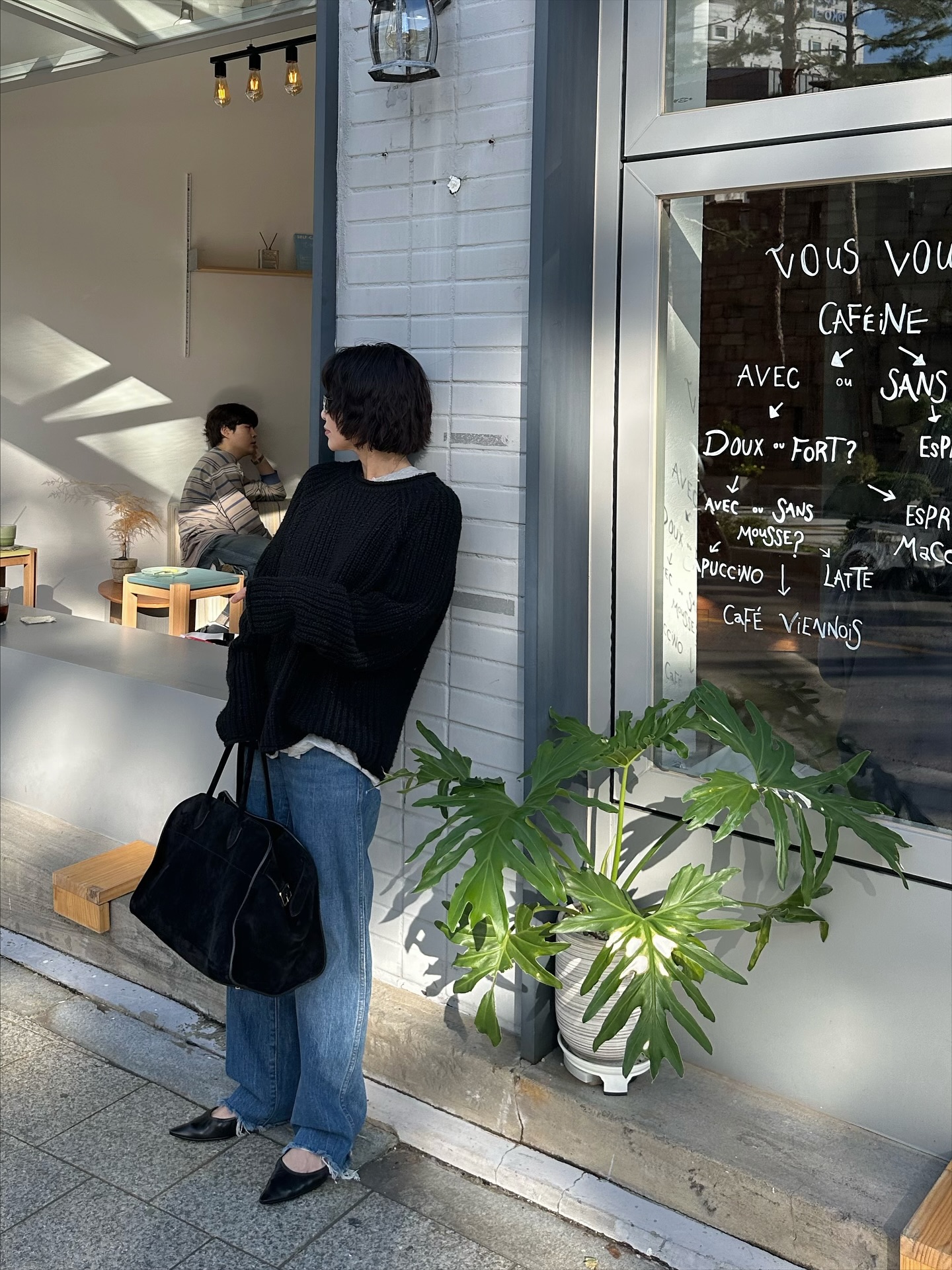 니트에 청바지 코디는 국룰이죠💙
오늘은 포근한 니트와 데일리 청바지로 실패 없는 룩 완성👖🧵 이미지7