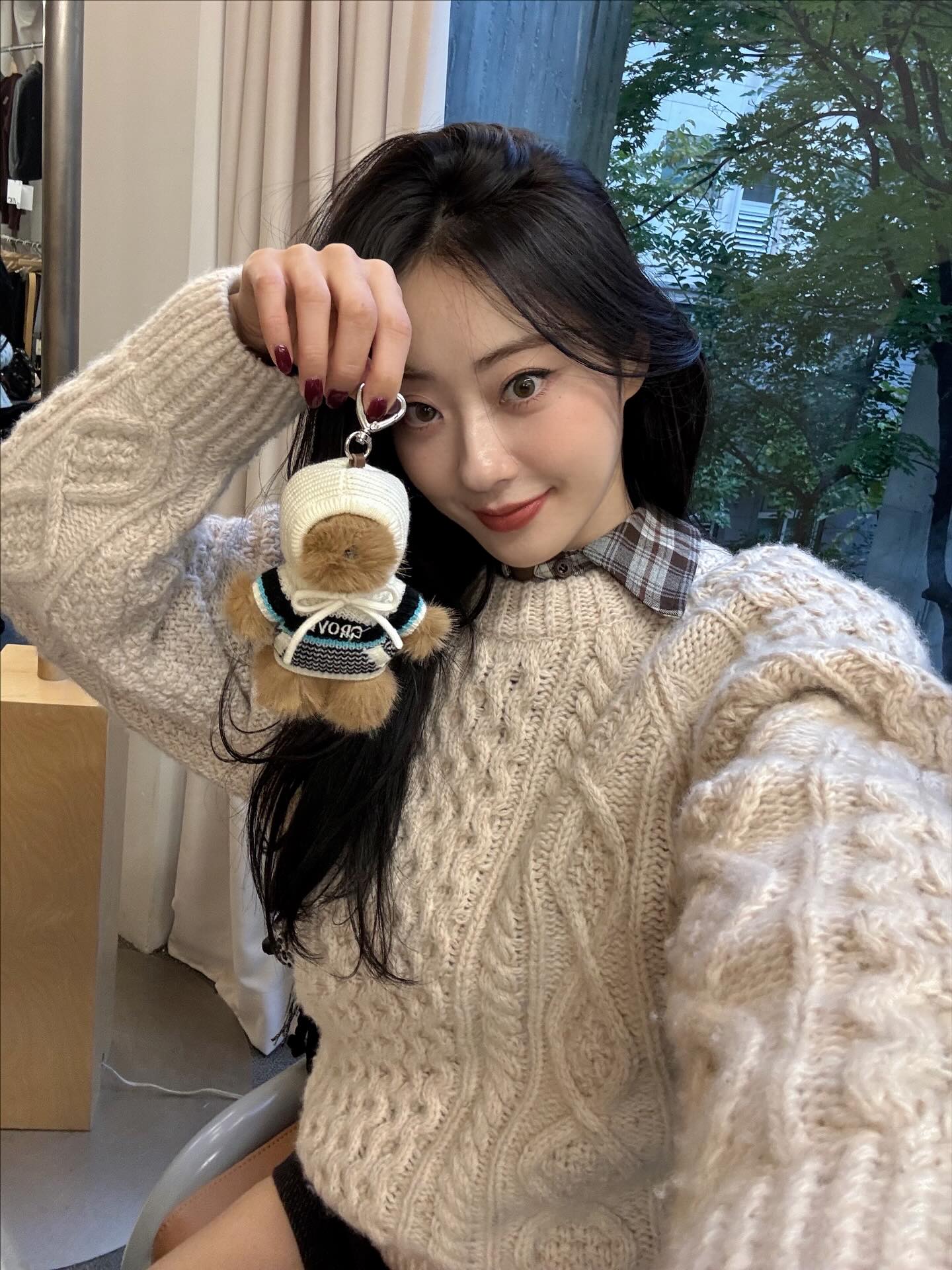 평생 써먹는 셔츠와 니트 레이어링🧚🏻
클래식한데 트렌디해, 이게 진짜 기본 조합✨🔍다시 겹쳐 입자 이미지7