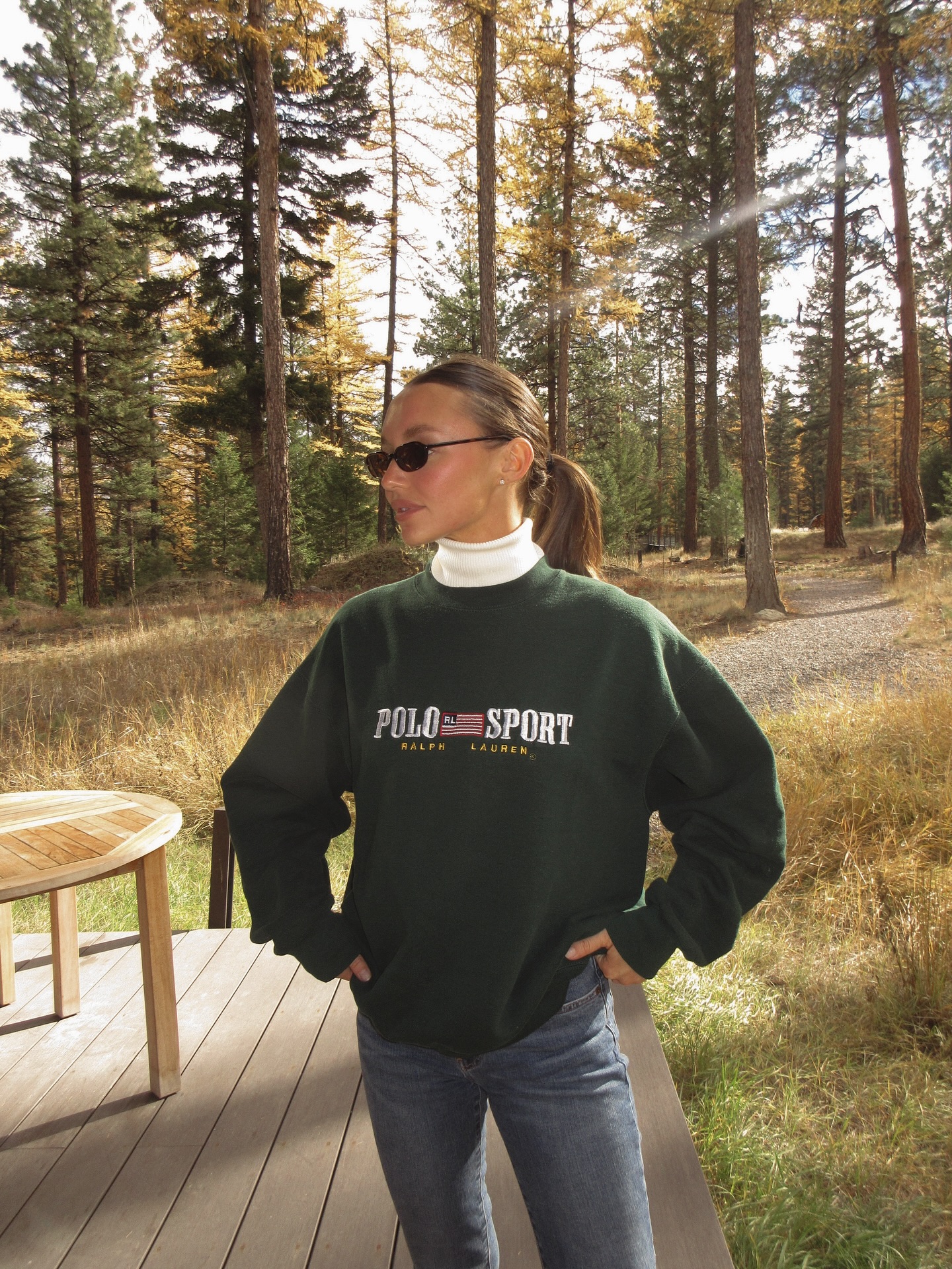 폴로템 안 예쁜 거 본 적 있나요?🐎
데일리 맨투맨 찾고 있다면🔍💚 폴로 맨투맨 눈여겨보자

90년대 무드를 현대적으로 재해석한 폴로 스포츠 맨투맨은 USA와 미국 국기 디테일이 더해져 아메리가 헤리티지가 느껴지며, 루즈핏 실루엣과 부드러운 코튼 플리스 소재를 활용해 편안하면서도 세련된 무드를 연출하죠.

심플한 디자인 덕분에 스타일링 폭도 넓은데요. 데님과 화이트 팬츠와 매치하면 캐주얼한 꾸안꾸 룩을, 레깅스와 매치하면 클래식과 스포티한 무드를 즐길 수 있습니다. 지금 계절에 딱 맞는 이 맨투맨은 가장 손이 가는 데일리 아이템입니다. 이미지6