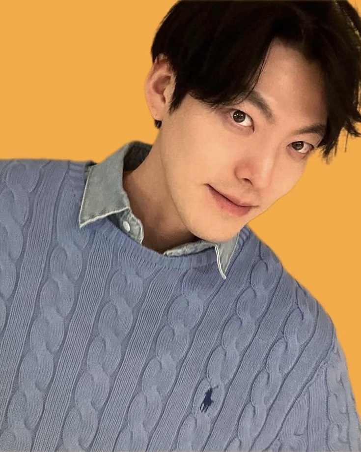 케이블니트 코디 정석 김우빈🧶 이미지6