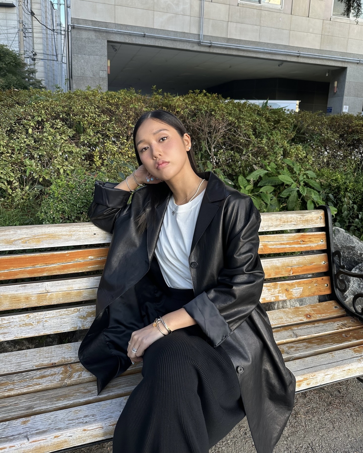 트렌드에 맞춰 목걸이도 겹겹이✨
하나만 할 땐 몰랐던, 고급스러움 2배의 매력을 느껴보자💎🤍 이미지6