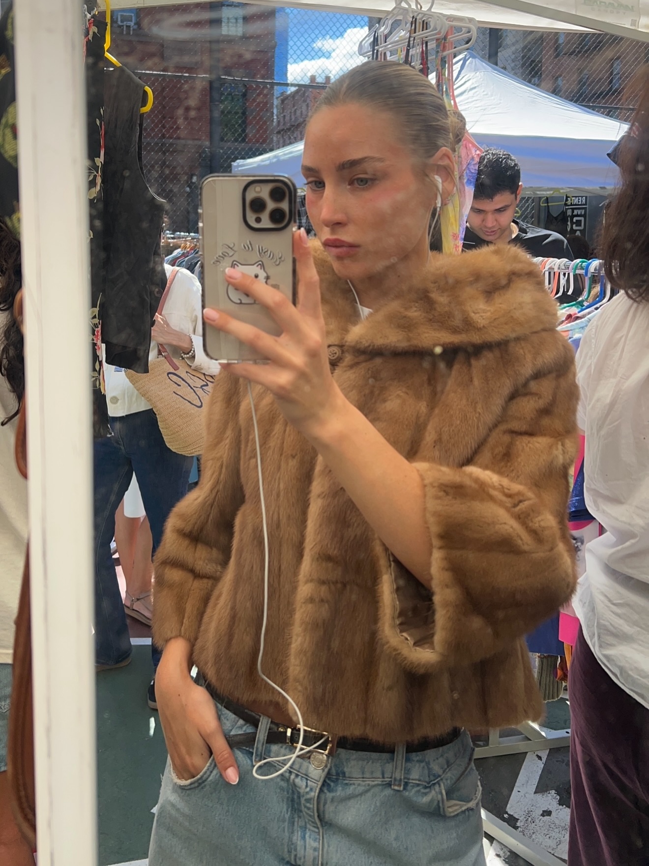 대충 걸치기만 해도 예쁜 것은?🧸
부들부들 포근한 퍼 자켓으로 겨울 준비 완료☃️🤍 이미지3