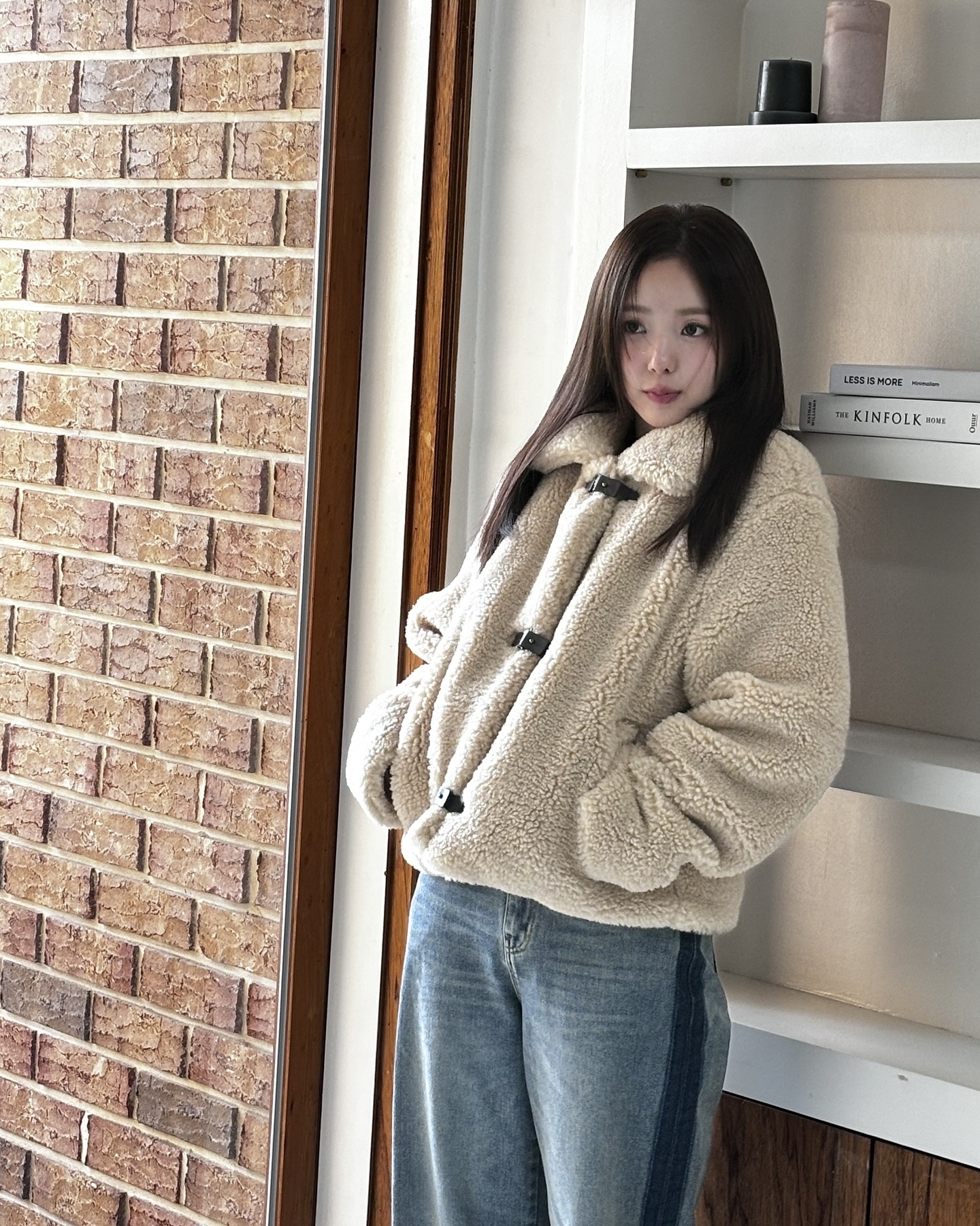 추운 날씨엔 데이트룩 뭐 입지?💭
몽글몽글 양털 재킷으로 포근하고 사랑스러운 룩을 완성하자💓🤍 이미지1