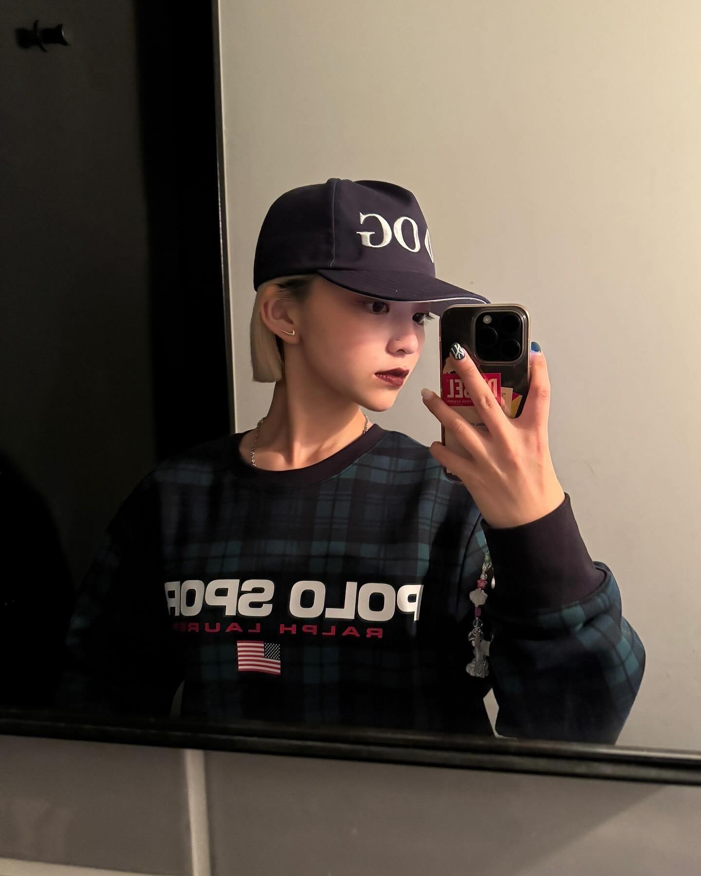 폴로템 안 예쁜 거 본 적 있나요?🐎
데일리 맨투맨 찾고 있다면🔍💚 폴로 맨투맨 눈여겨보자

90년대 무드를 현대적으로 재해석한 폴로 스포츠 맨투맨은 USA와 미국 국기 디테일이 더해져 아메리가 헤리티지가 느껴지며, 루즈핏 실루엣과 부드러운 코튼 플리스 소재를 활용해 편안하면서도 세련된 무드를 연출하죠.

심플한 디자인 덕분에 스타일링 폭도 넓은데요. 데님과 화이트 팬츠와 매치하면 캐주얼한 꾸안꾸 룩을, 레깅스와 매치하면 클래식과 스포티한 무드를 즐길 수 있습니다. 지금 계절에 딱 맞는 이 맨투맨은 가장 손이 가는 데일리 아이템입니다. 이미지7