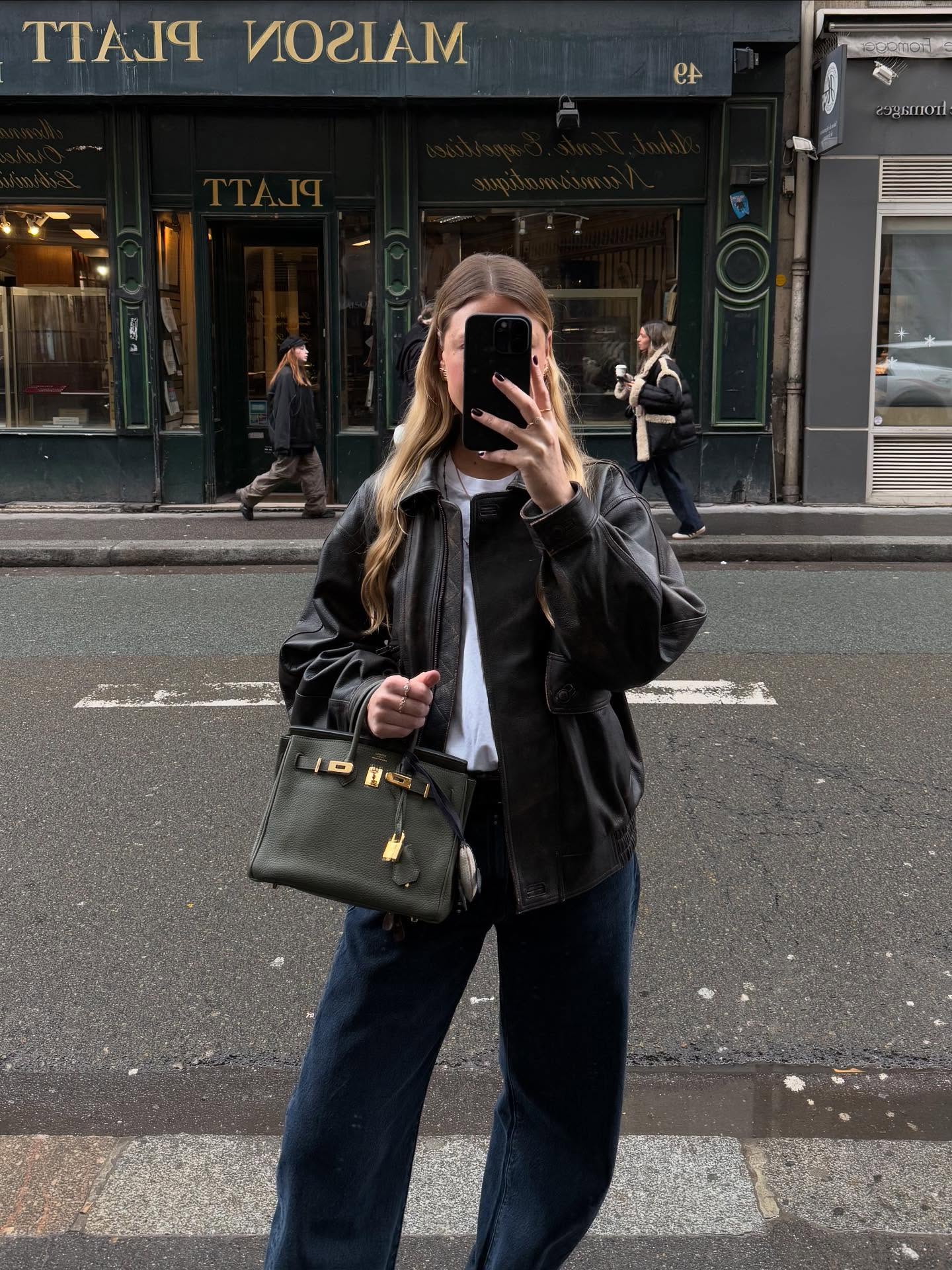 에르메스 백 코디 활용법💖
쌀쌀한 날엔 레더 자켓부터 코트까지, 세련된 데일리룩 완성✨ 이미지6