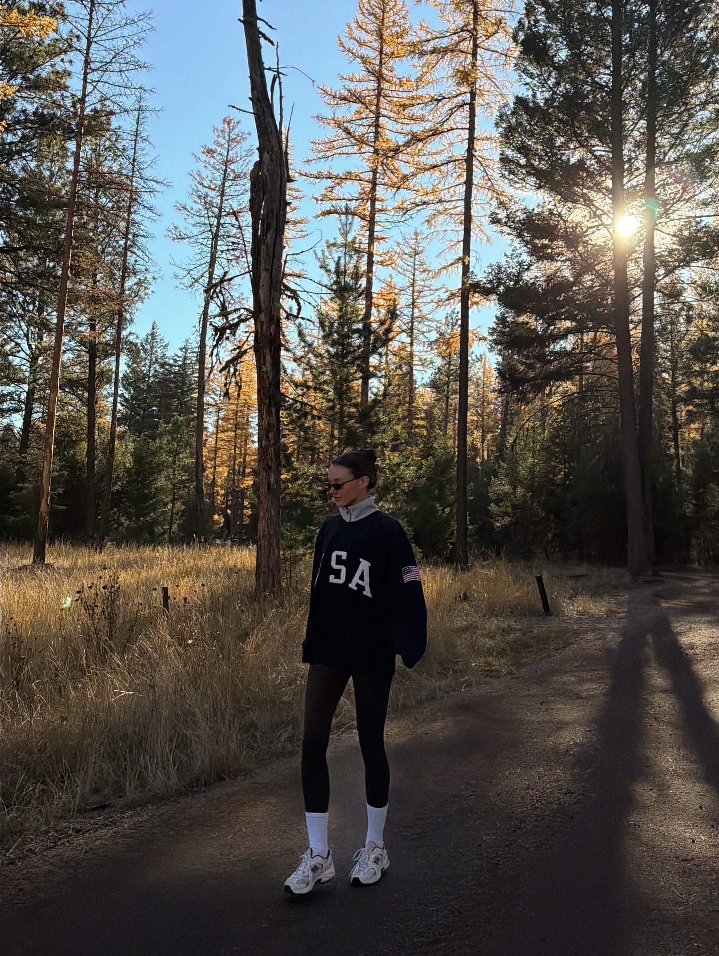 폴로템 안 예쁜 거 본 적 있나요?🐎
데일리 맨투맨 찾고 있다면🔍💚 폴로 맨투맨 눈여겨보자

90년대 무드를 현대적으로 재해석한 폴로 스포츠 맨투맨은 USA와 미국 국기 디테일이 더해져 아메리가 헤리티지가 느껴지며, 루즈핏 실루엣과 부드러운 코튼 플리스 소재를 활용해 편안하면서도 세련된 무드를 연출하죠.

심플한 디자인 덕분에 스타일링 폭도 넓은데요. 데님과 화이트 팬츠와 매치하면 캐주얼한 꾸안꾸 룩을, 레깅스와 매치하면 클래식과 스포티한 무드를 즐길 수 있습니다. 지금 계절에 딱 맞는 이 맨투맨은 가장 손이 가는 데일리 아이템입니다. 이미지5