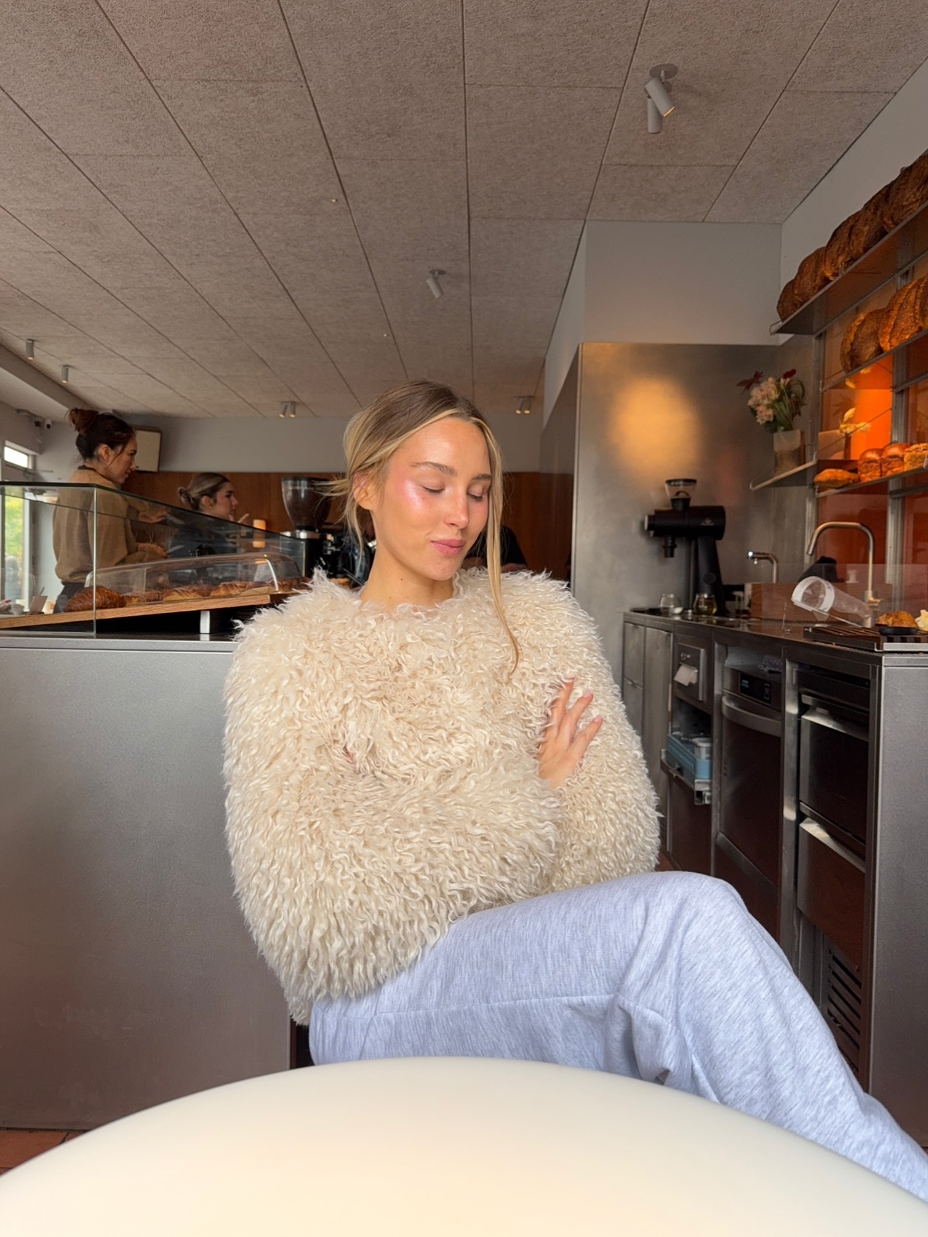 대충 걸치기만 해도 예쁜 것은?🧸
부들부들 포근한 퍼 자켓으로 겨울 준비 완료☃️🤍 이미지6