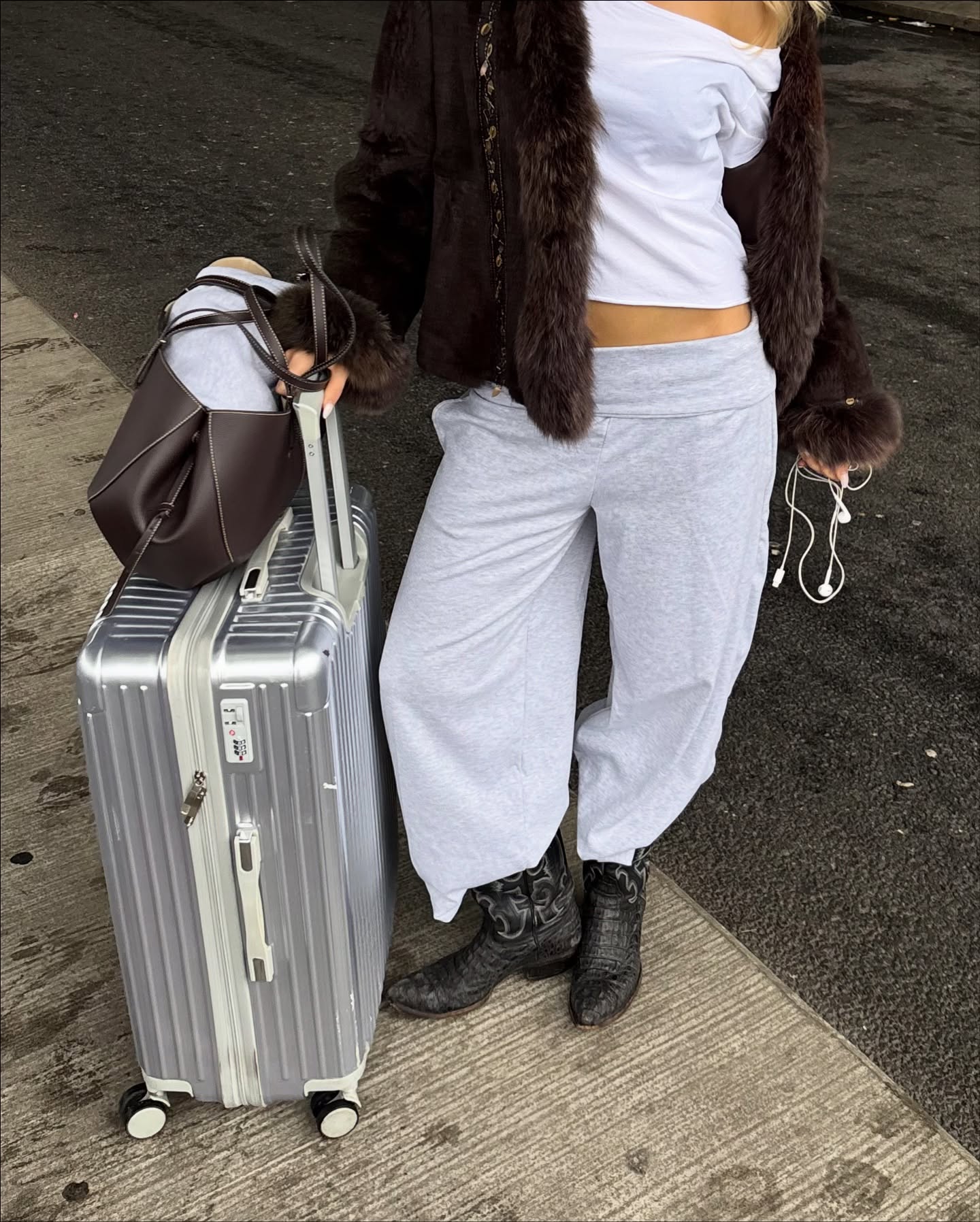 대충 걸치기만 해도 예쁜 것은?🧸
부들부들 포근한 퍼 자켓으로 겨울 준비 완료☃️🤍 이미지7