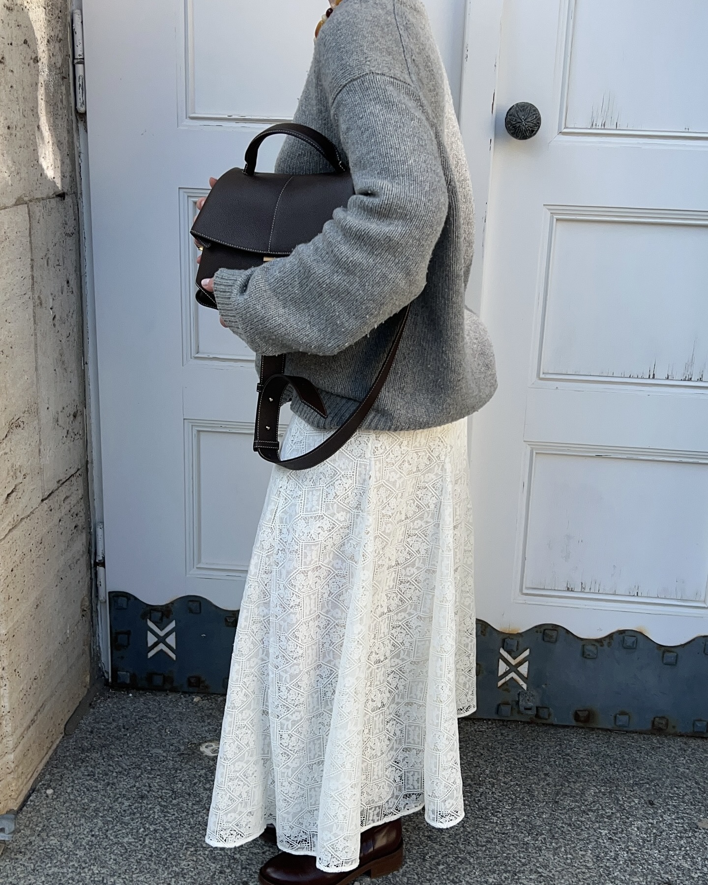 초겨울엔 블랙 대신 화이트 스커트🤍
톤 다운된 옷만 입지 말고, 세련된 화이트 롱스커트로 마무리✨🦢 이미지5