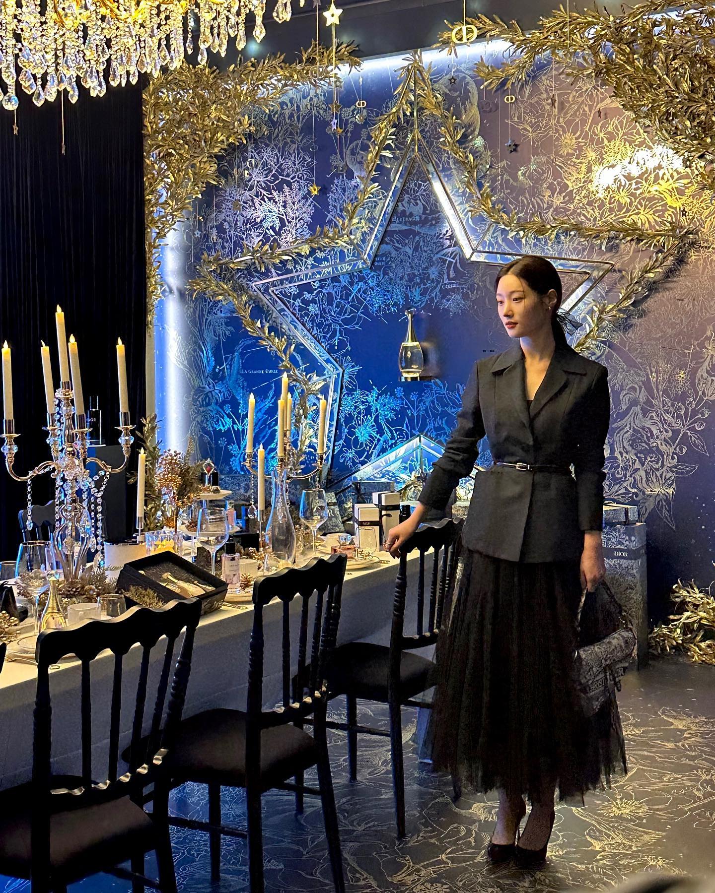 겨울에도 포기 못 하는 롱스커트🤎
치마 입고 싶은 날 분위기 채워줄 롱스커트 코디 모음💫 이미지8