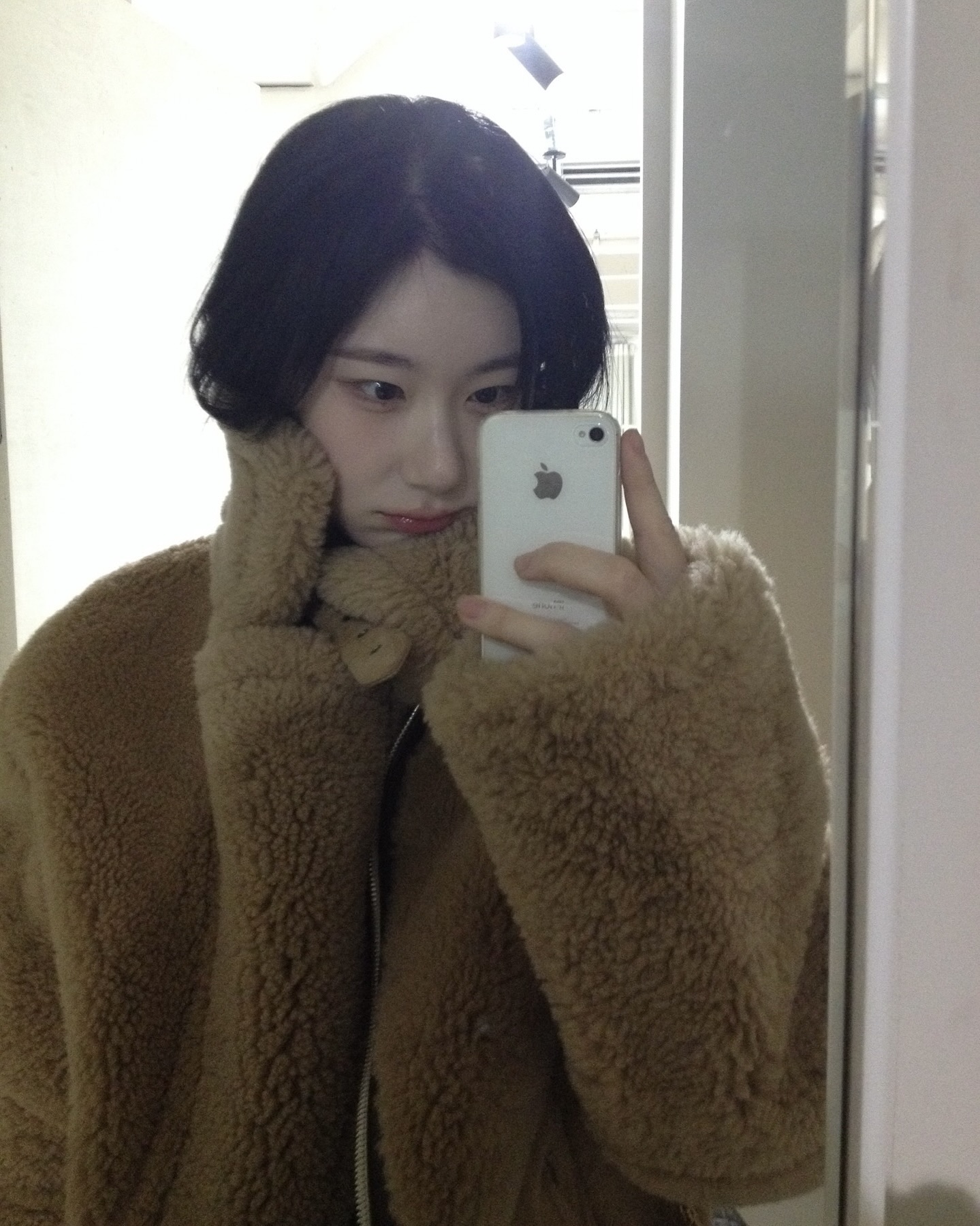 추운 날씨엔 데이트룩 뭐 입지?💭
몽글몽글 양털 재킷으로 포근하고 사랑스러운 룩을 완성하자💓🤍 이미지5