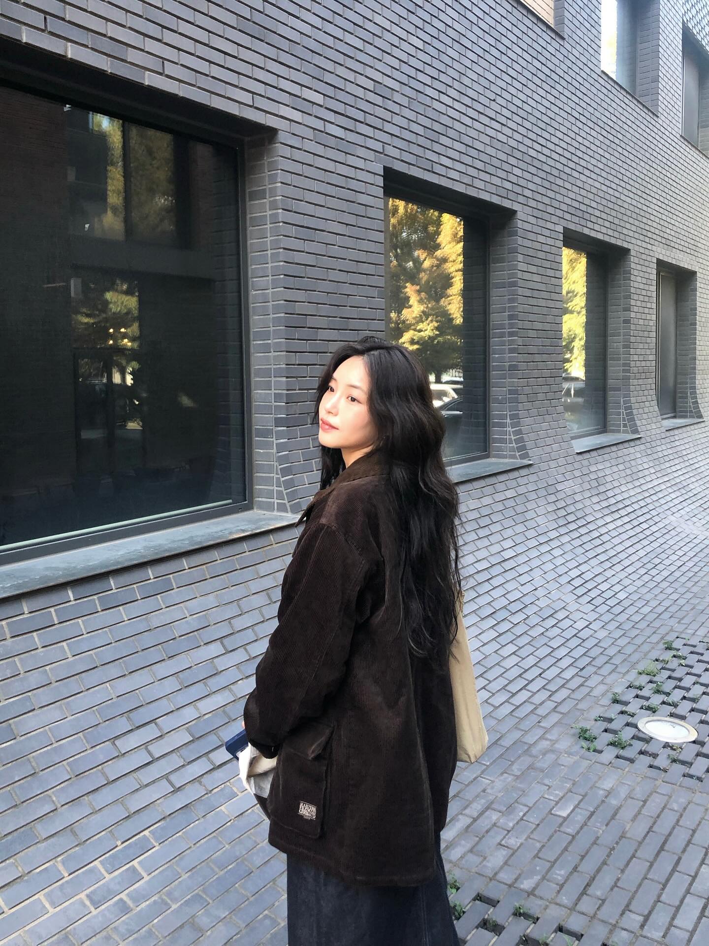 이제 코듀로이의 계절이야!🤎
포근한 코듀로이 셔츠로 따뜻함과 스타일 모두 챙겨 보자🧚🏻✅ 이미지5