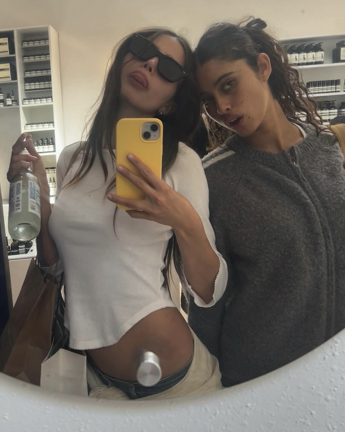 아우터는 두껍게, 이너는 얇게🖤
심플할수록 더 예쁜 간절기 필수템 무지 티🧥🌤️ 이미지5