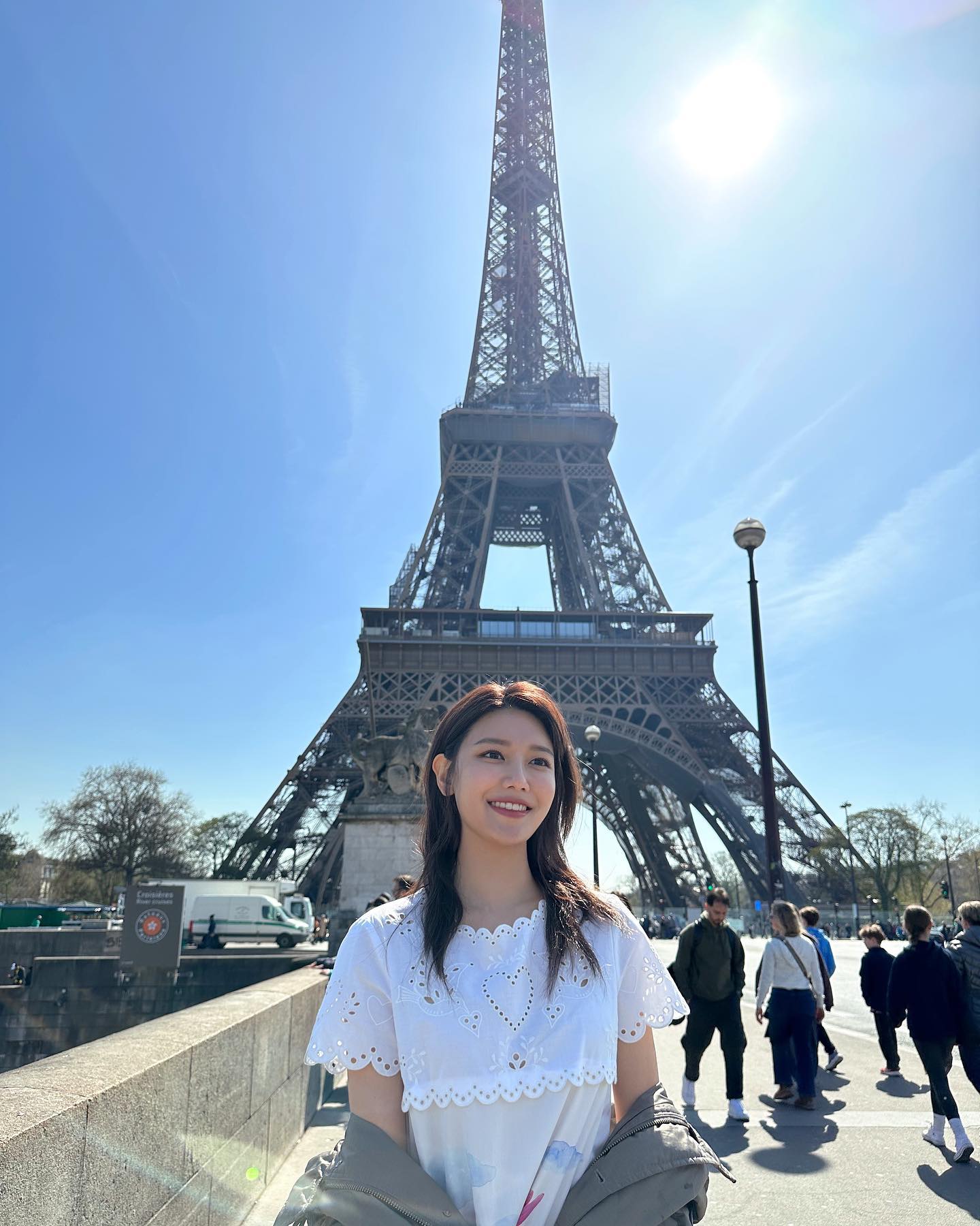 거지존 탈출은 레이어드 중단발💇‍♀️
가볍게 떨어지는 레이어드로 헤어스타일 변신 완성💖 이미지6