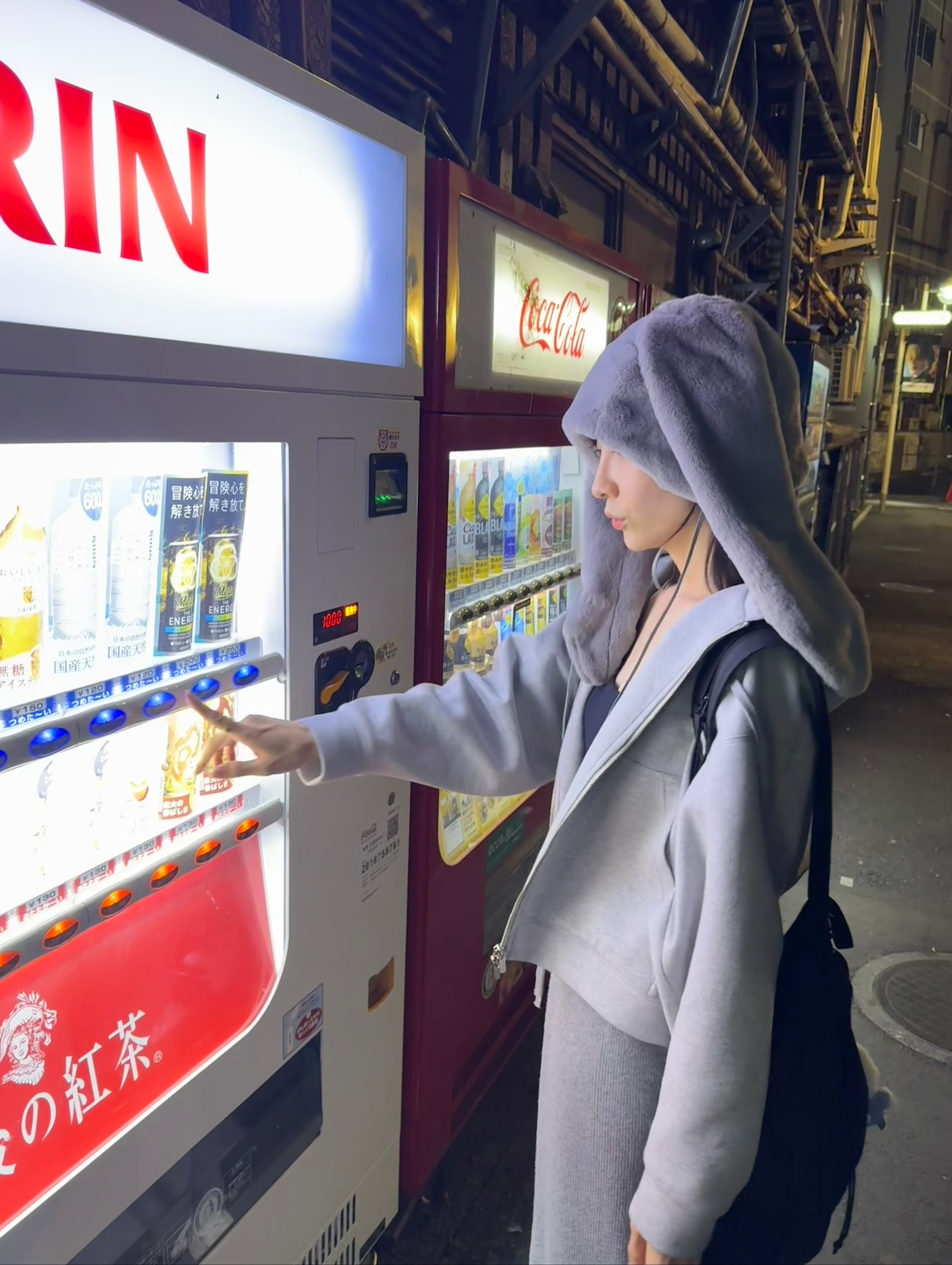 일교차엔 후드집업 하나씩 챙기자☑️
낮엔 가볍게, 밤엔 코트나 패딩 안에 레이어드해 포근하게☁️🤍 이미지5