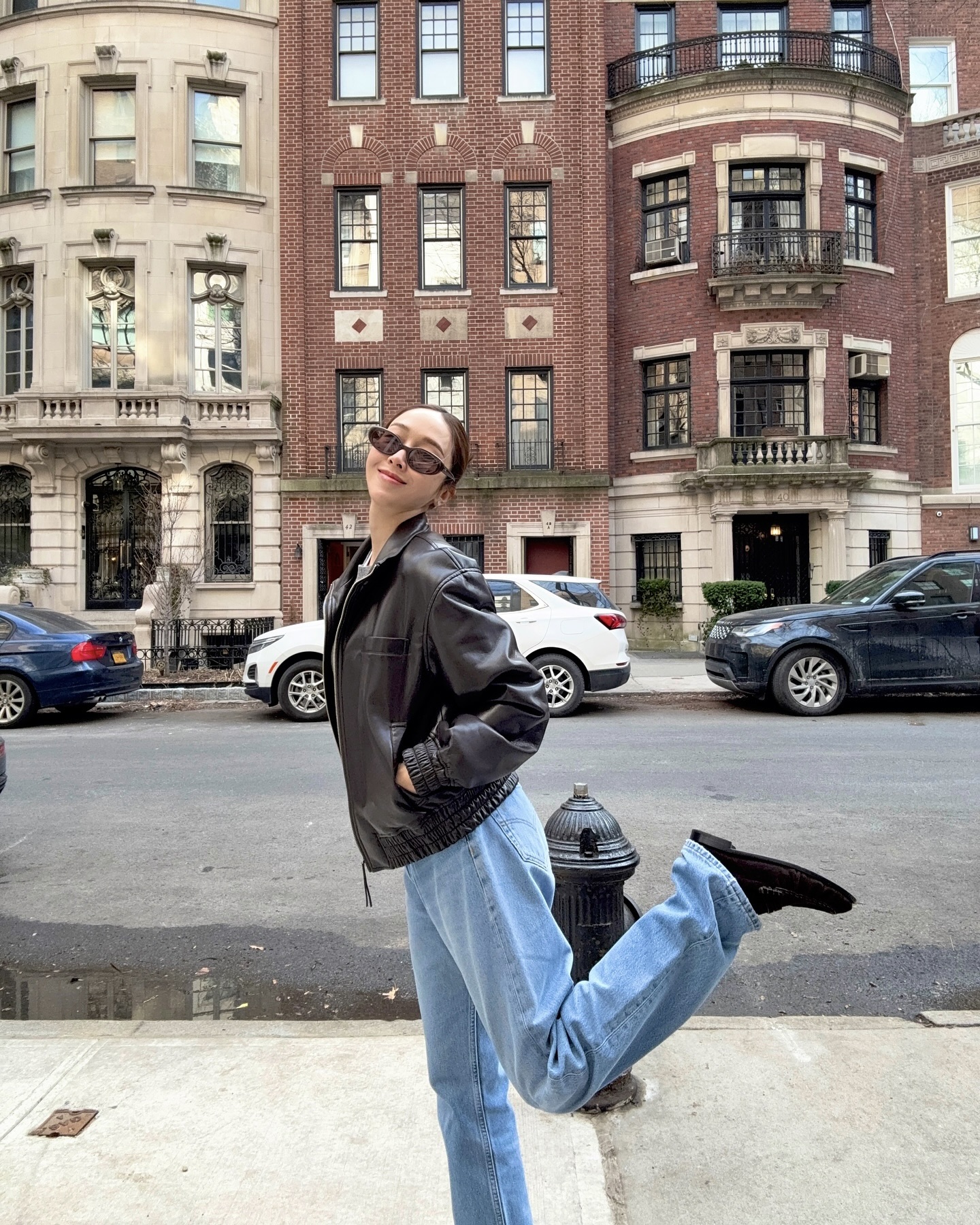 데님과 가죽 재킷? 무드 그 자체야✨
클래식함과 시크함이 만나면👖🖤실패할 리 없는 조합이야 이미지3