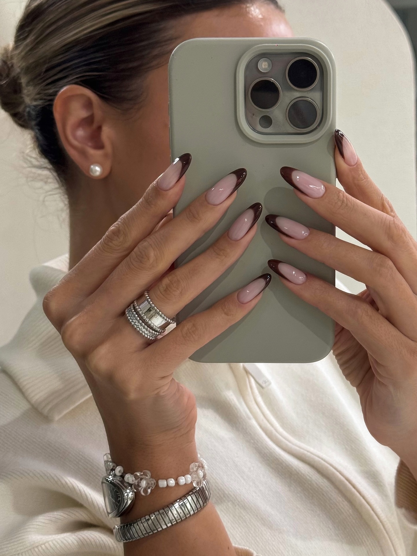 원컬러 네일이 예쁜 탓일까🤔
요즘엔 원컬러 네일만 보여👀🎀 이미지6