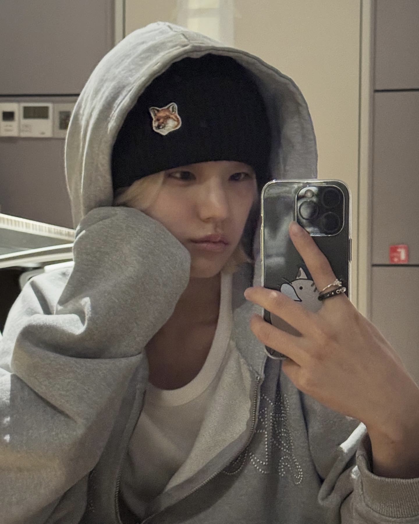 일교차엔 후드집업 하나씩 챙기자☑️
낮엔 가볍게, 밤엔 코트나 패딩 안에 레이어드해 포근하게☁️🤍 이미지6