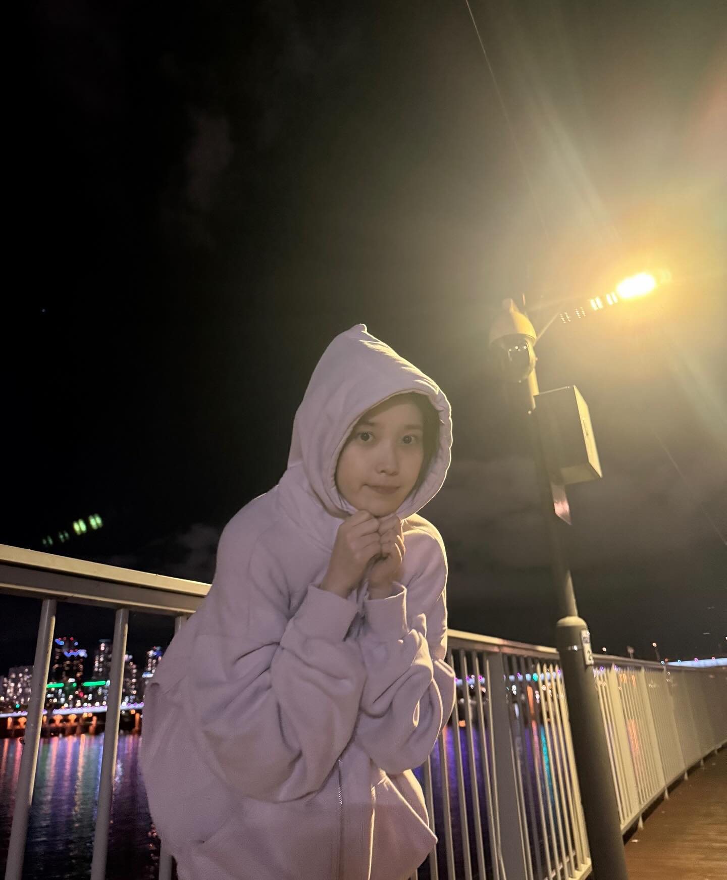 셀럽들도 즐겨 입는다던 후드집업🩶
데일리룩부터 레이어링까지 완벽한 후드집업 지금 꺼내보자🔍🎶 이미지1