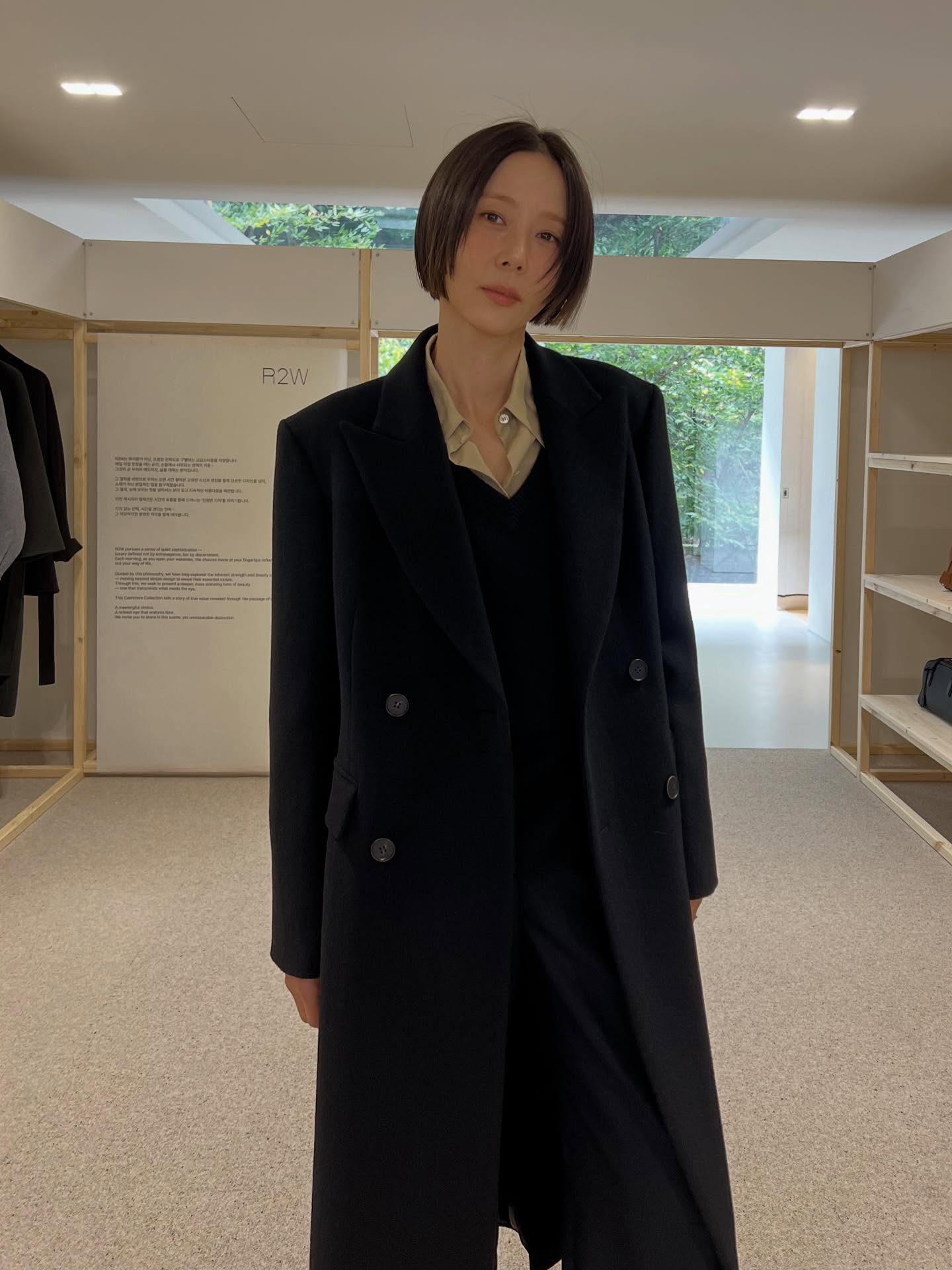 겨울마다 꺼내 입는 아우터🤎
후드에도 니트에도 찰떡인 롱코트🧣☕️ 이미지3