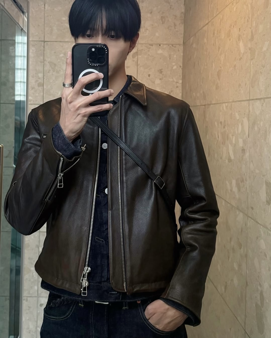 간편하게 레더집업 툭👀 이미지4