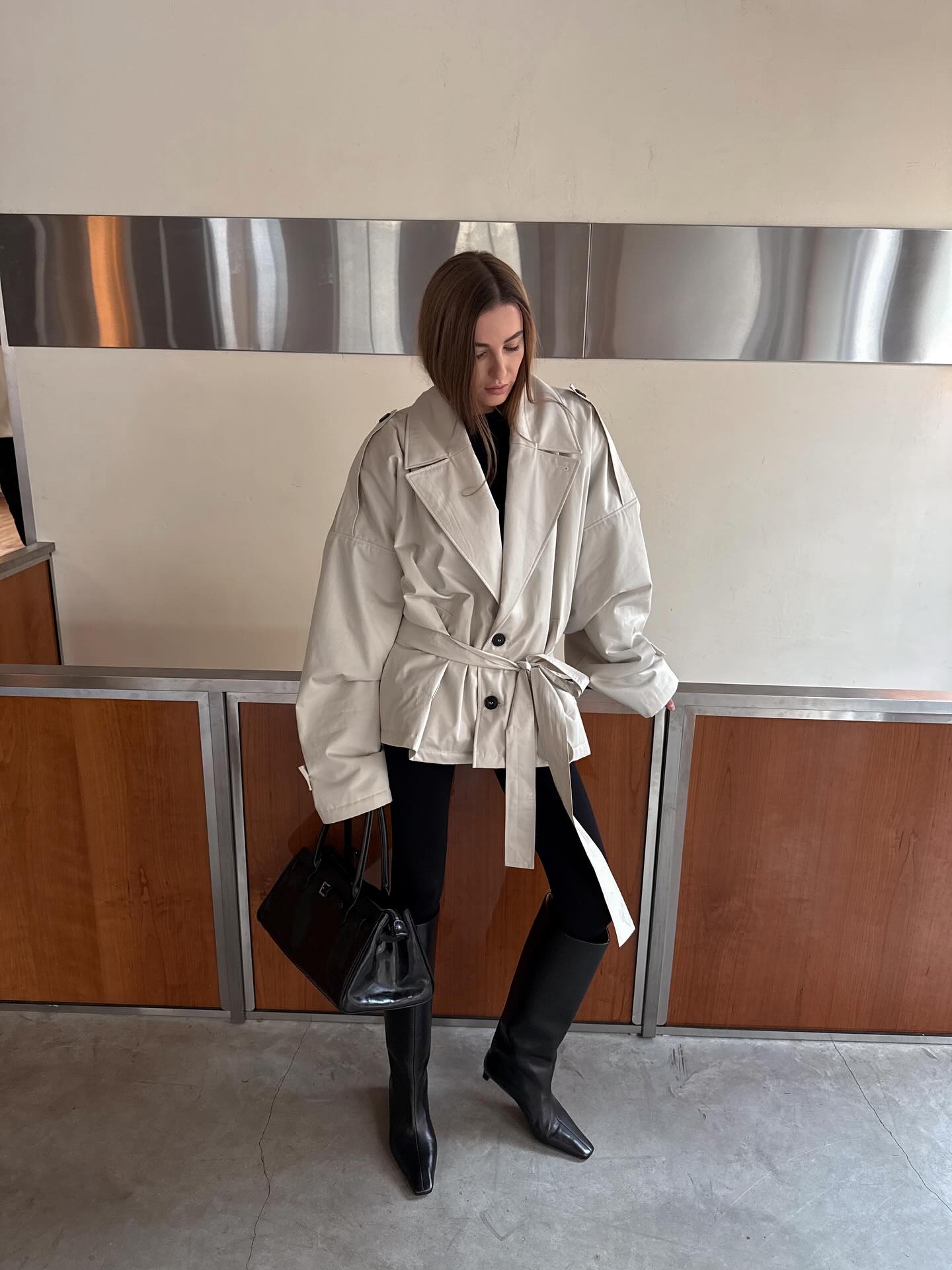 부츠에 스커트만 입지말고👀
러프한 와이드 팬츠부터 일자핏까지 부츠에 쓱 넣어봐🖤👢 이미지1