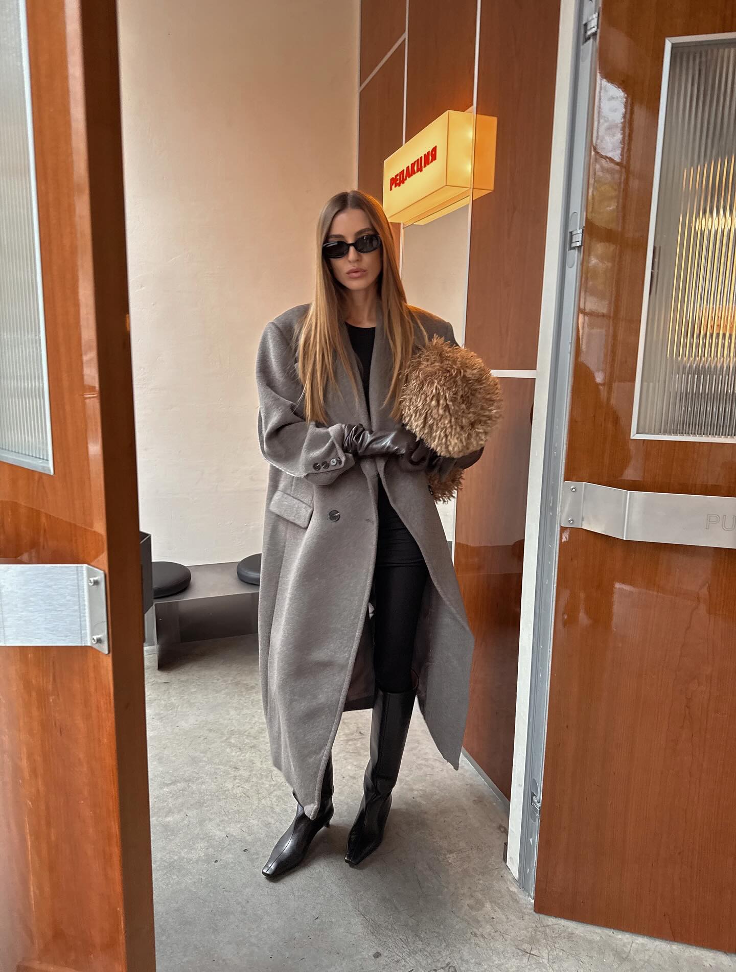 부츠에 스커트만 입지말고👀
러프한 와이드 팬츠부터 일자핏까지 부츠에 쓱 넣어봐🖤👢 이미지6