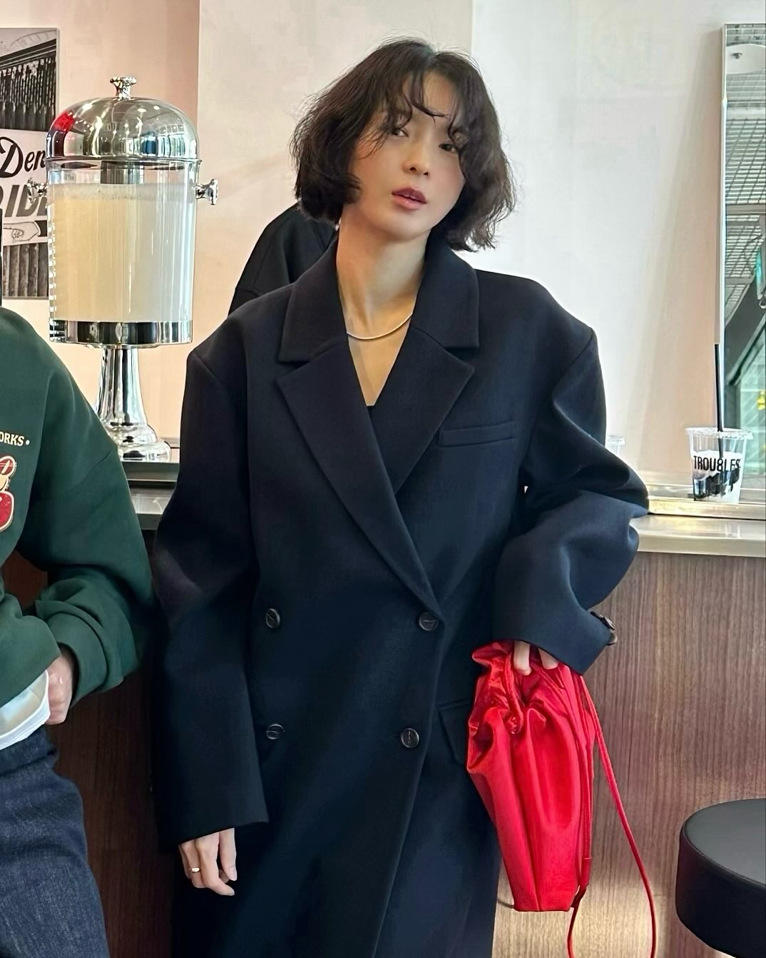 겨울마다 꺼내 입는 아우터🤎
후드에도 니트에도 찰떡인 롱코트🧣☕️ 이미지1