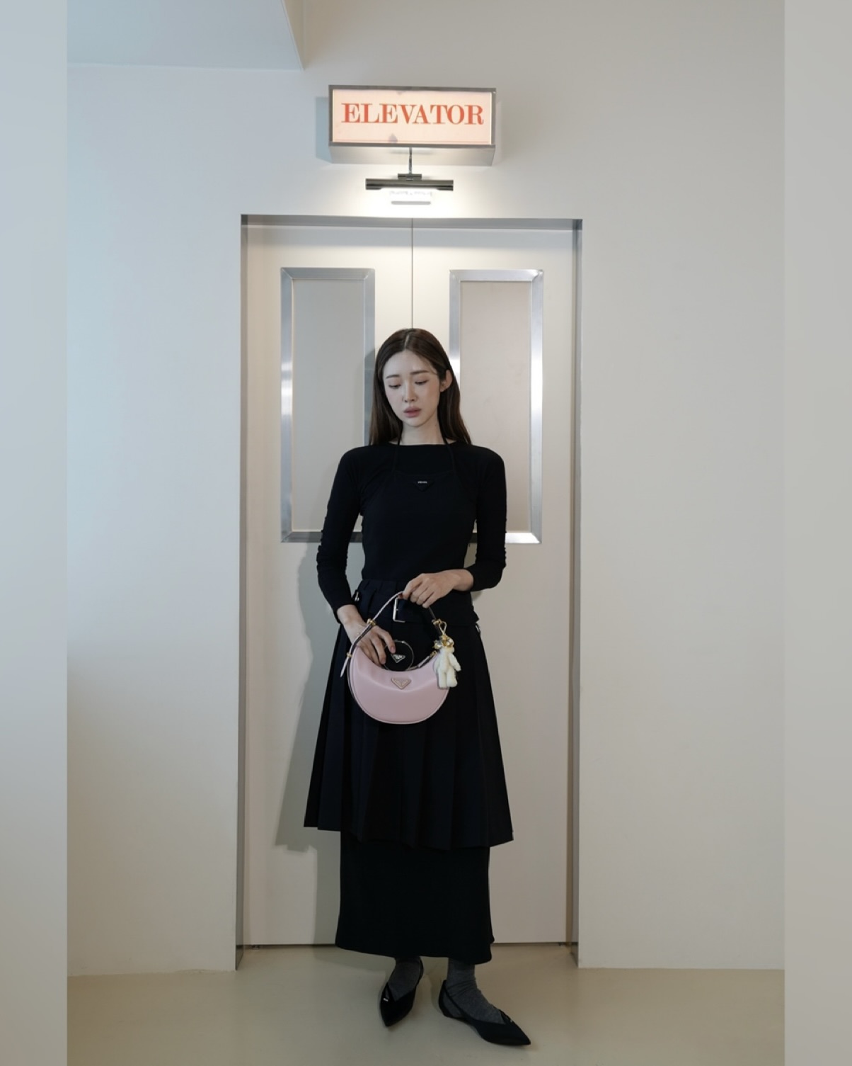 레이어링 쉽게 하는 법? 스칸트지😉
치마보다 편하고, 바지보다 예쁜🖤✨ 스칸트 매력에 빠져봐
이미지2