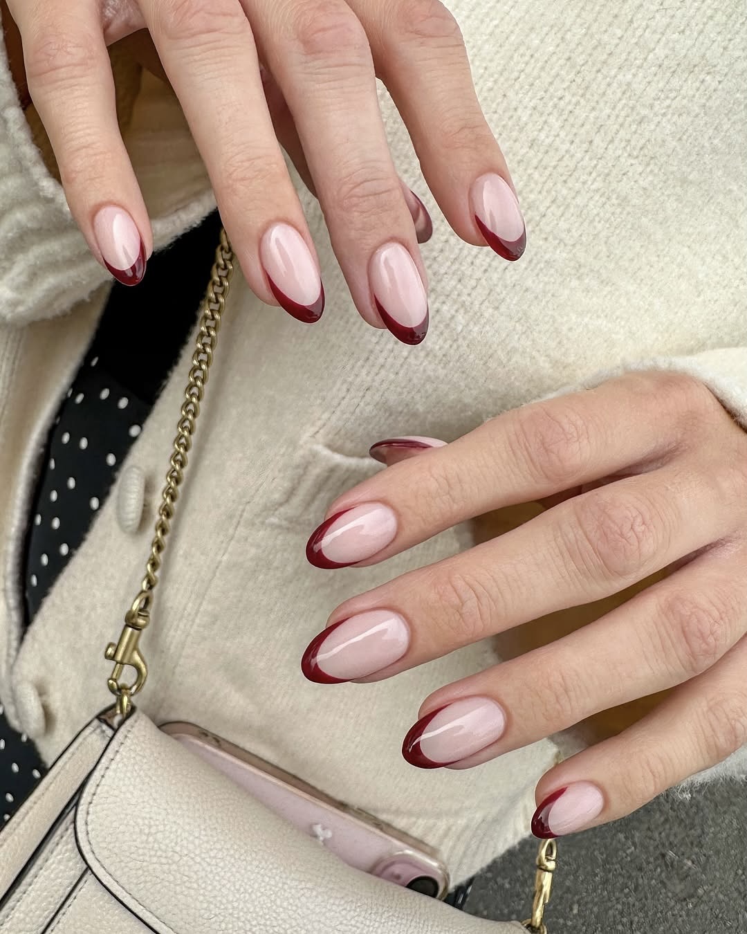 질리지 않는 미니멀한 프렌치 네일💅🏻
계절 타지 않는 클래식한 프렌치 네일로 기분 전환해 보자🤍✨ 이미지5