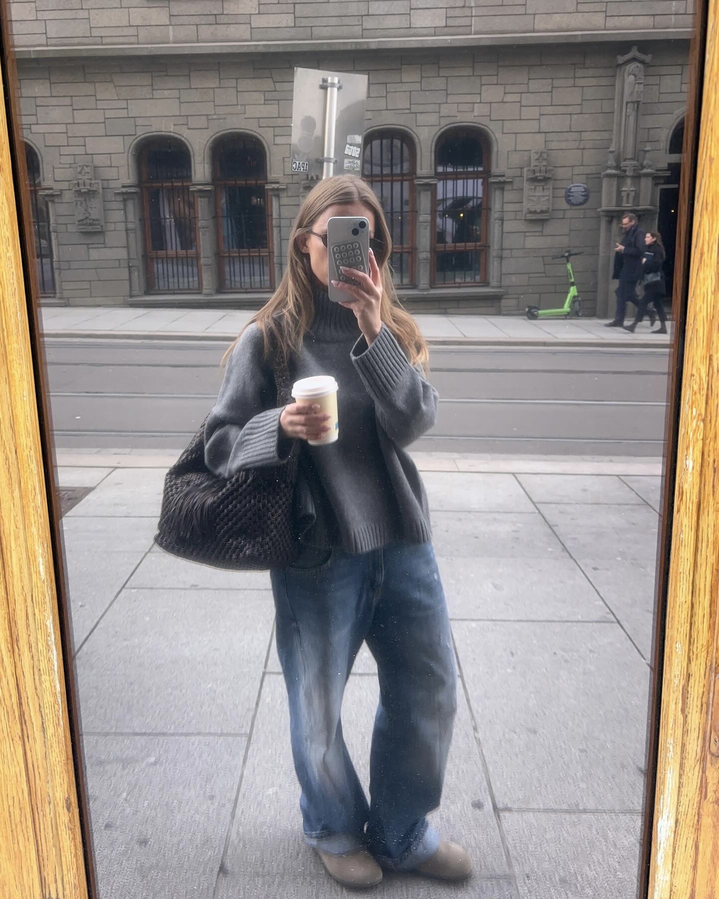 센스있는 데일리 포인트?롤업이지💙
데님 끝단 살짝 접는 순간👖💫밋밋한 룩에 포인트가 살아나요 이미지3