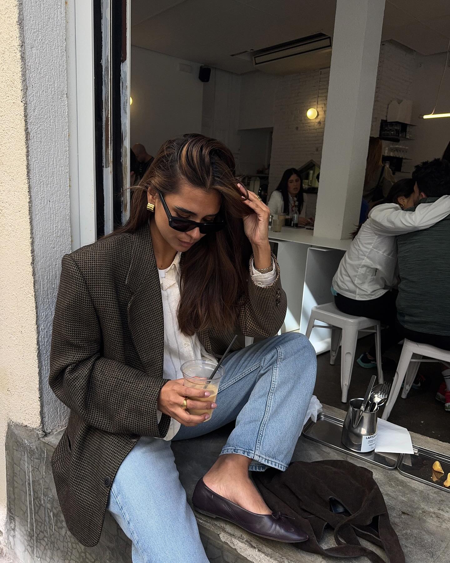 데님엔 뭐다? 플랫슈즈지💙
기본 데님 팬츠에 플랫슈즈로 클래식하고 감각 있게 마무리👖🥿 이미지4