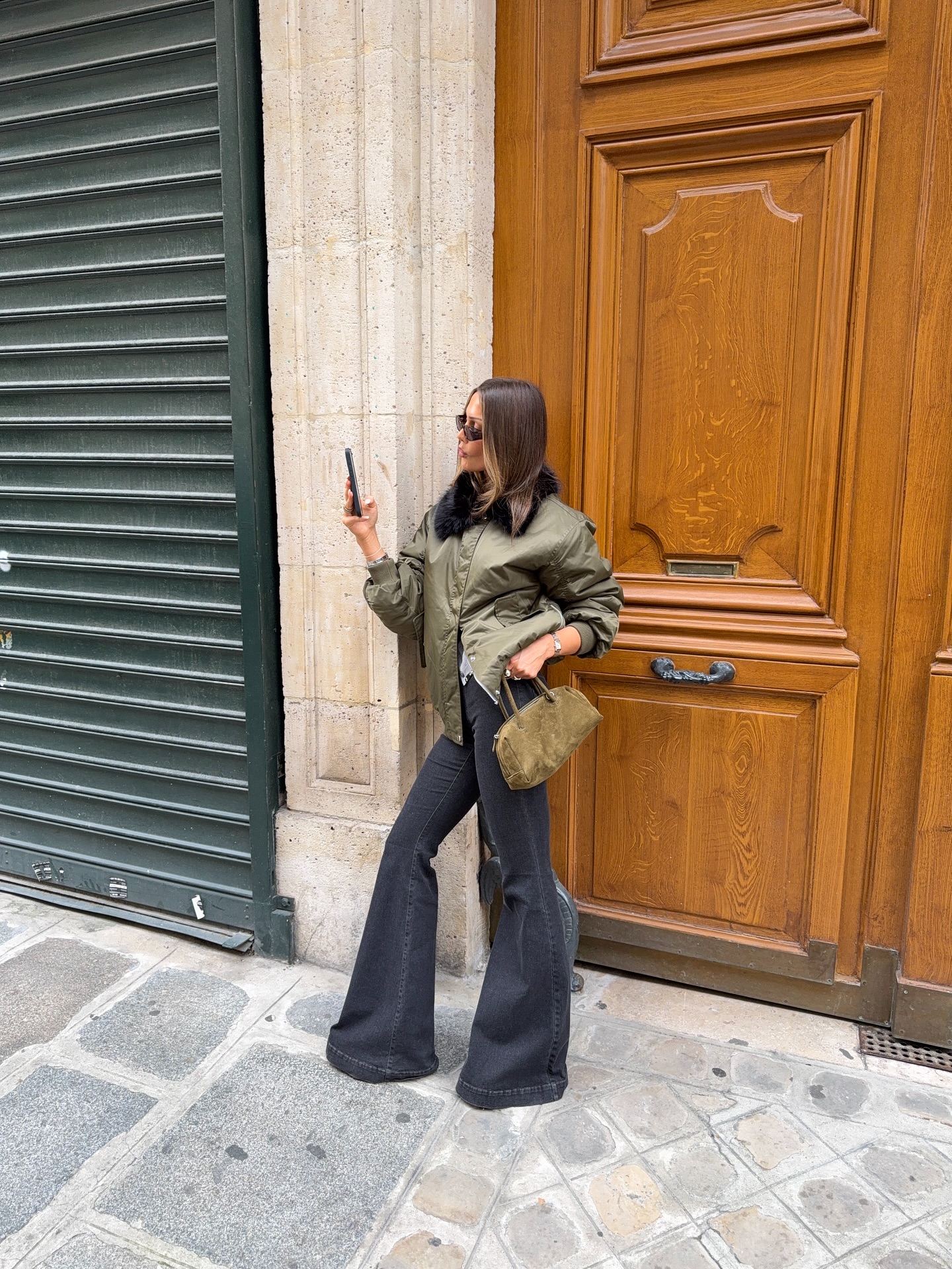 허리는 얇아보이고 다리는 길게✨
마네킹 비율을 완성해주는 부츠컷 팬츠🖤👖 이미지3